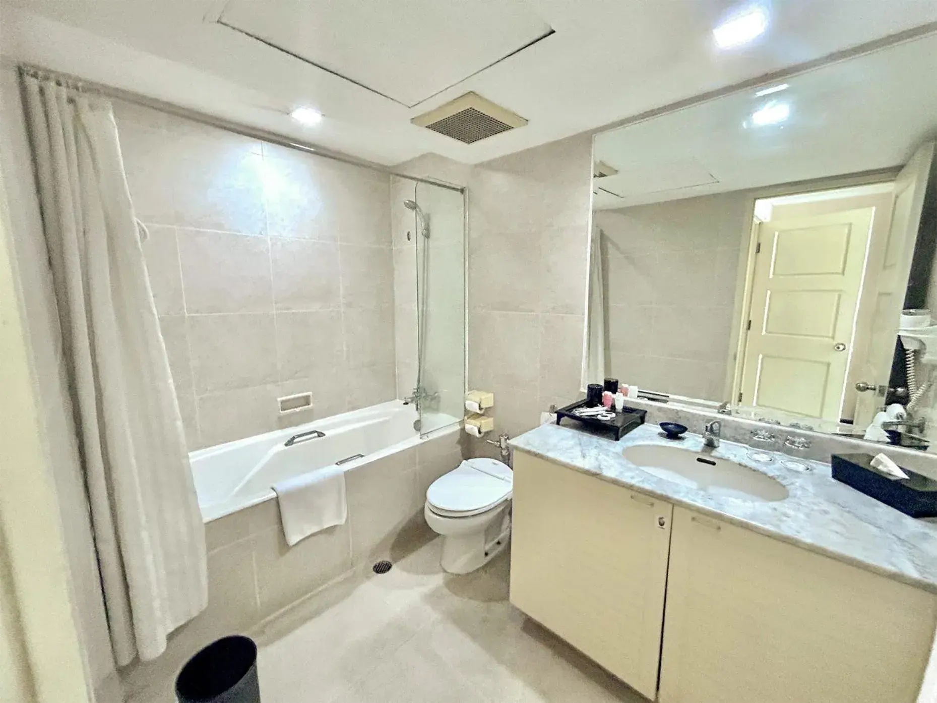 Bathroom in Kristal Hotel Jakarta