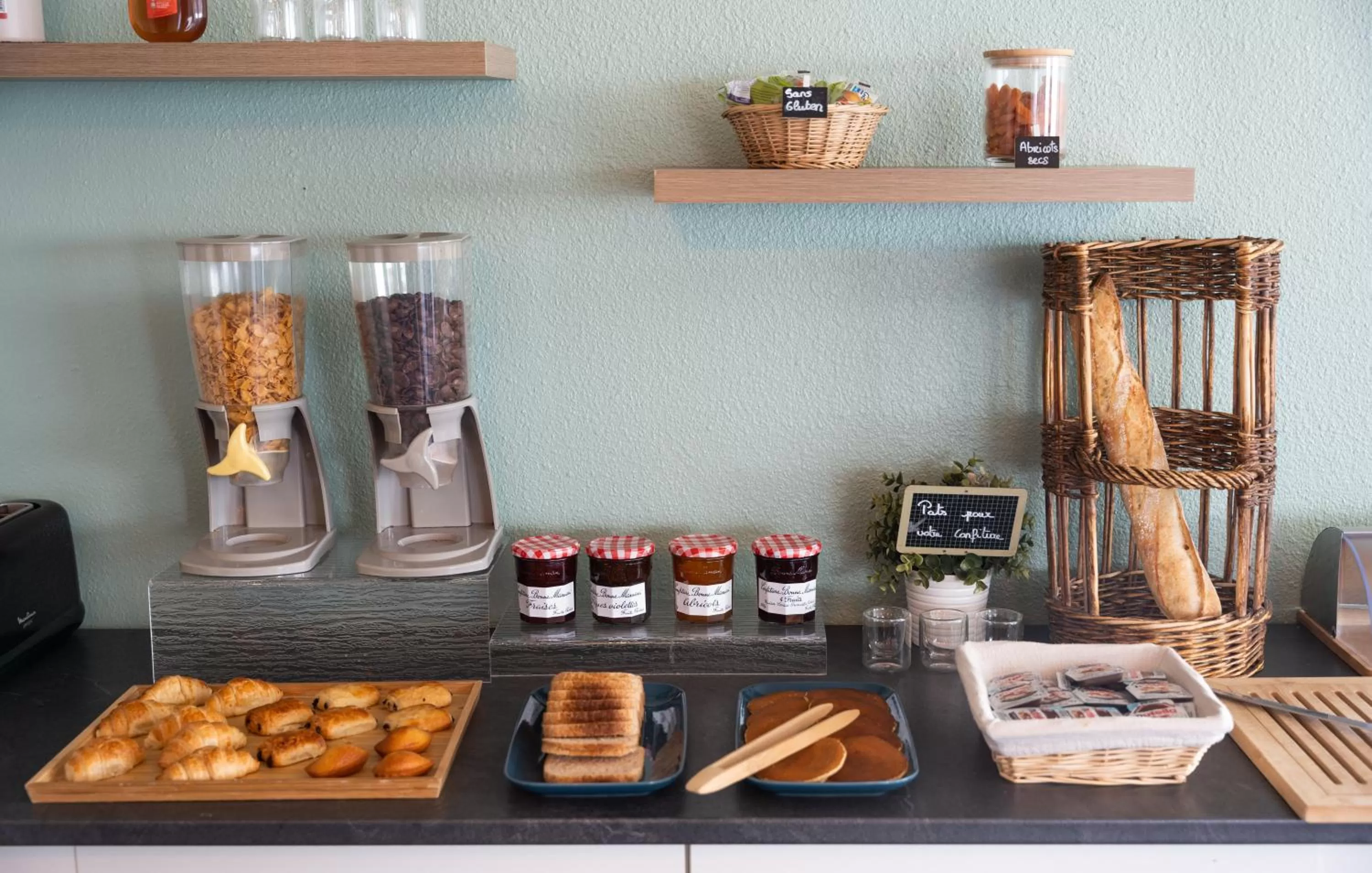 Food in Hotel Inn Design La Rochelle