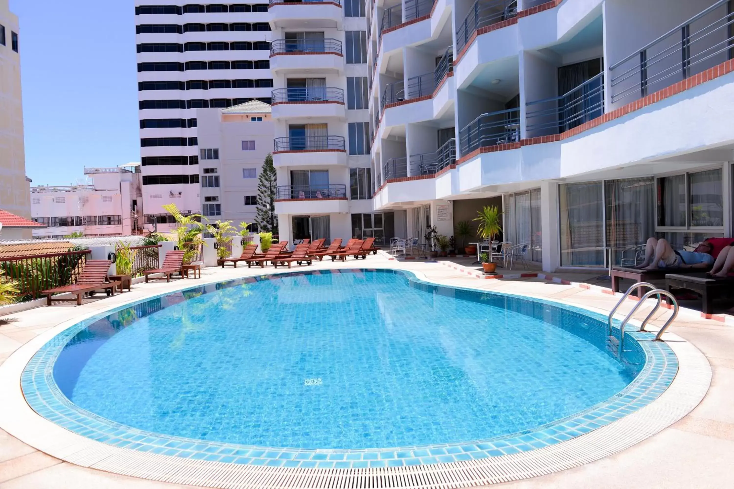 Swimming Pool in Sandy Spring Hotel