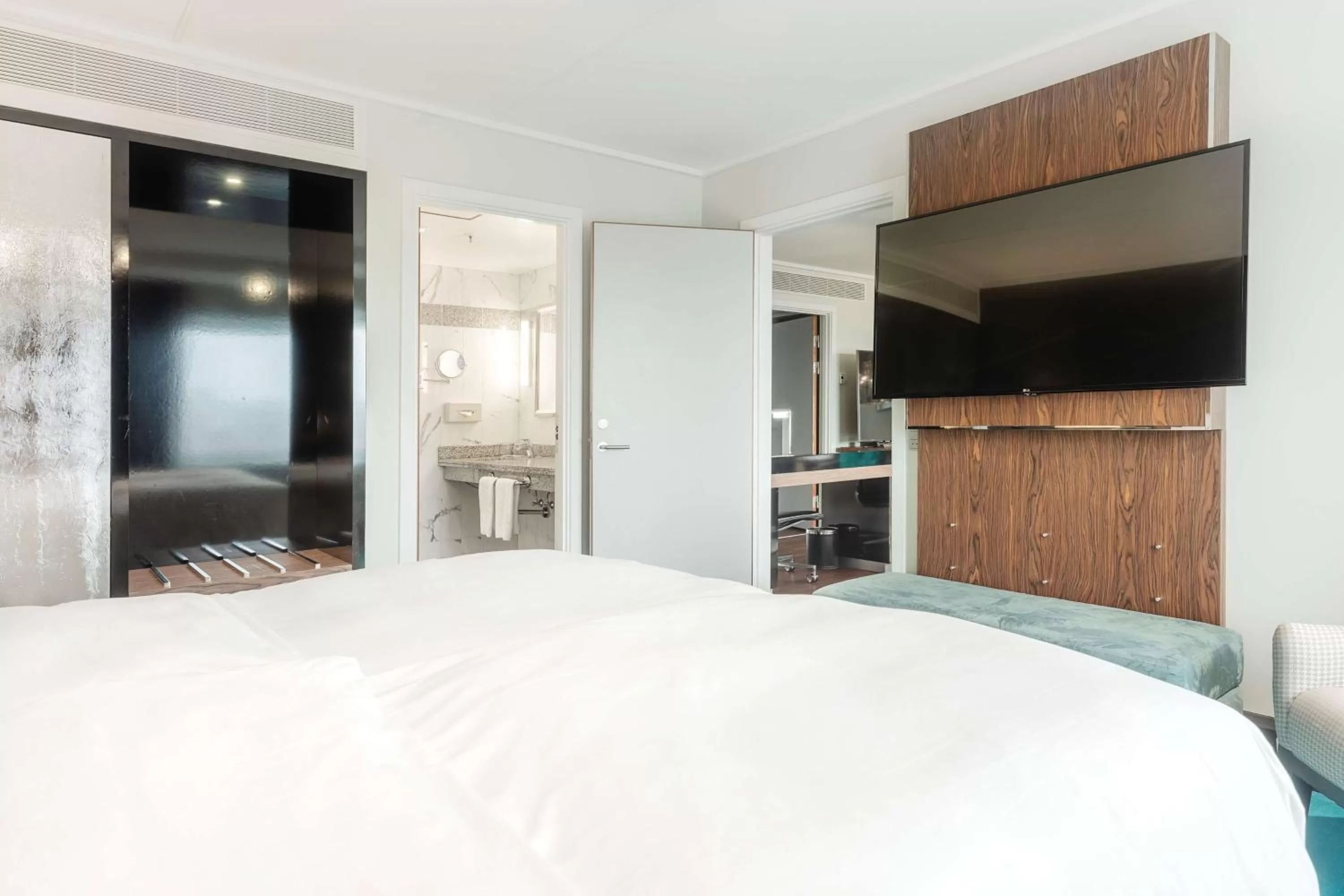 View (from property/room), Bed in Radisson Blu Scandinavia Hotel Aarhus