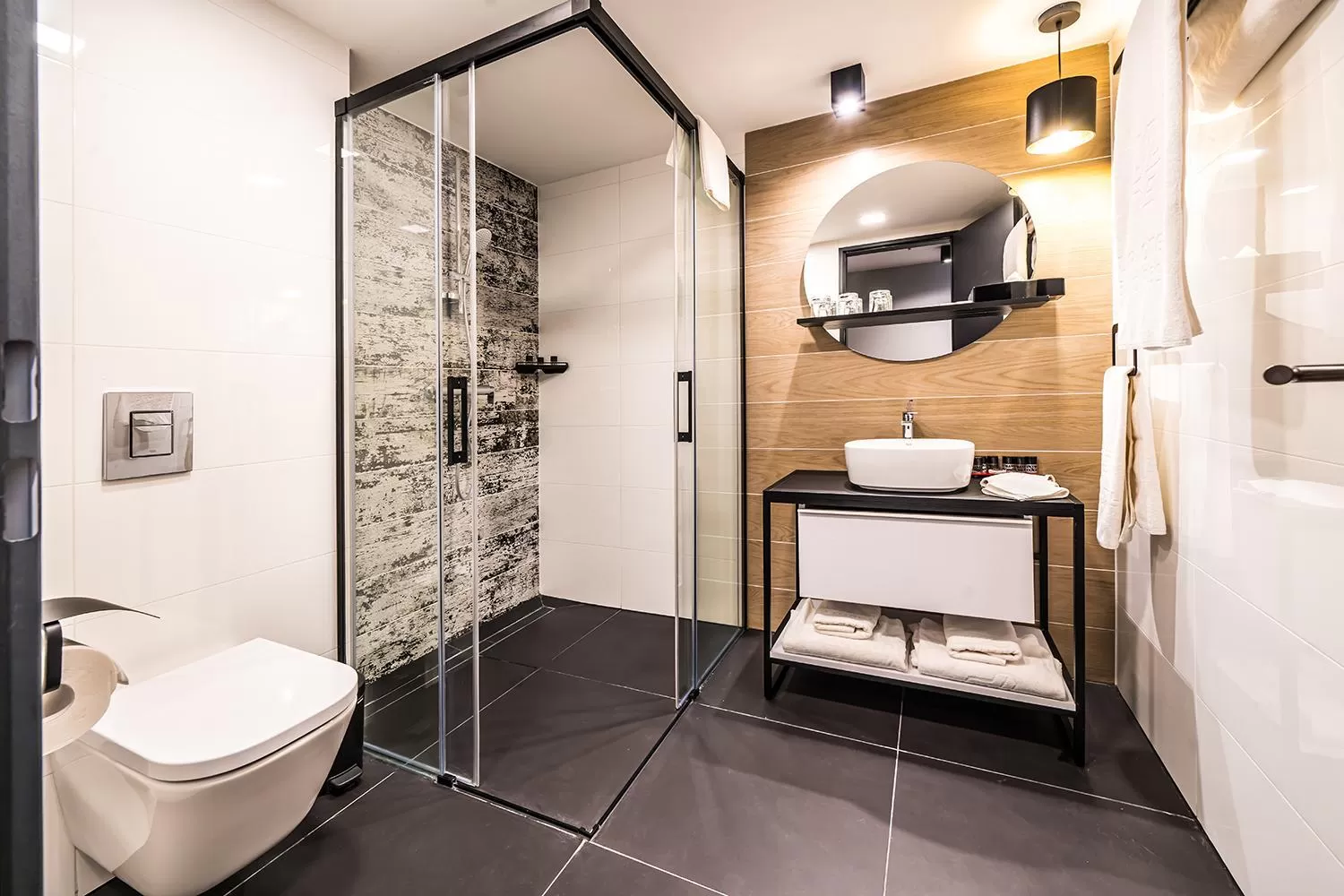 Shower in Up Hotel Budapest