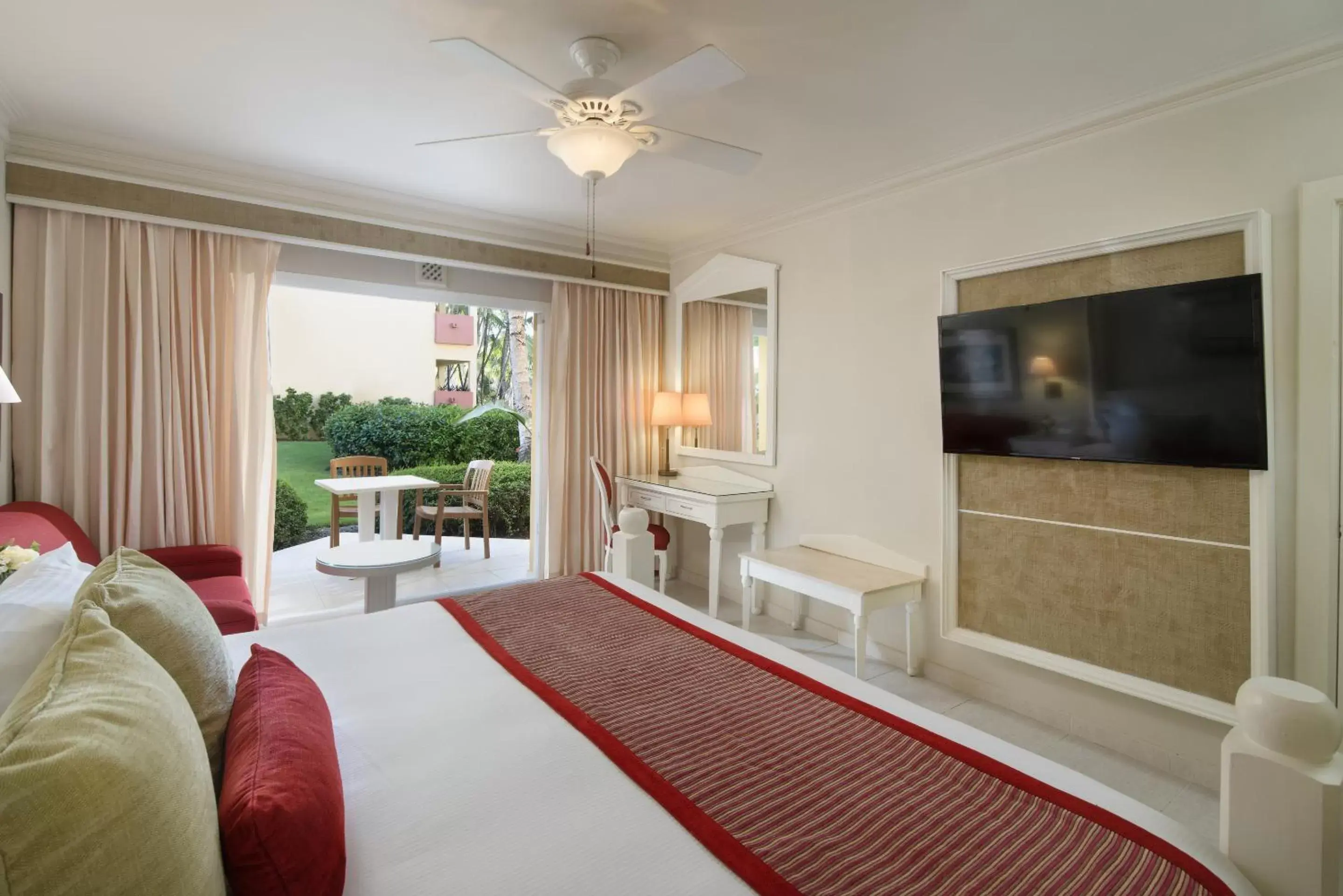 Bedroom, TV/Entertainment Center in Jewel Punta Cana All-Inclusive Resort