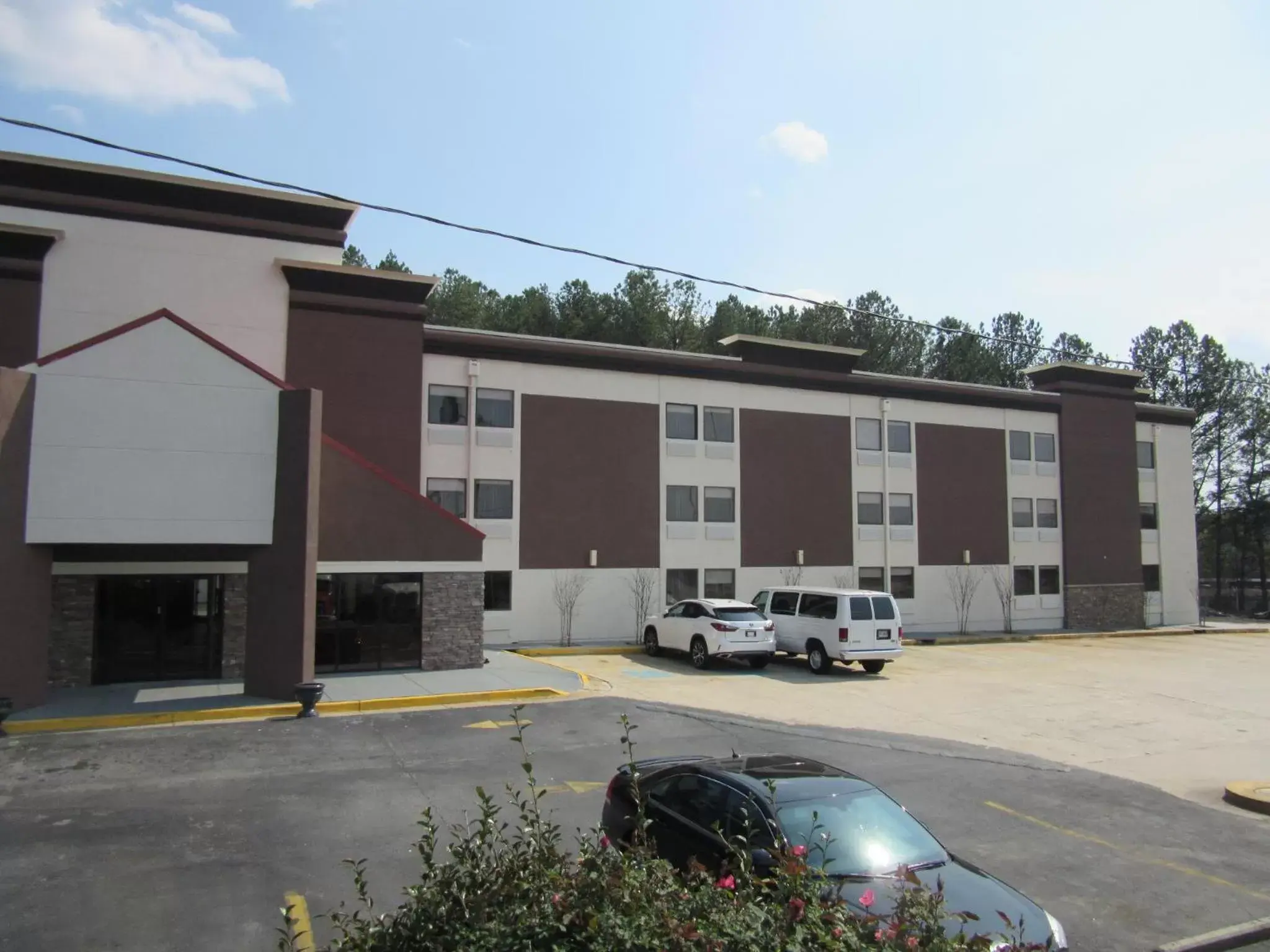 Property Building in Quality Inn & Suites near Six Flags East