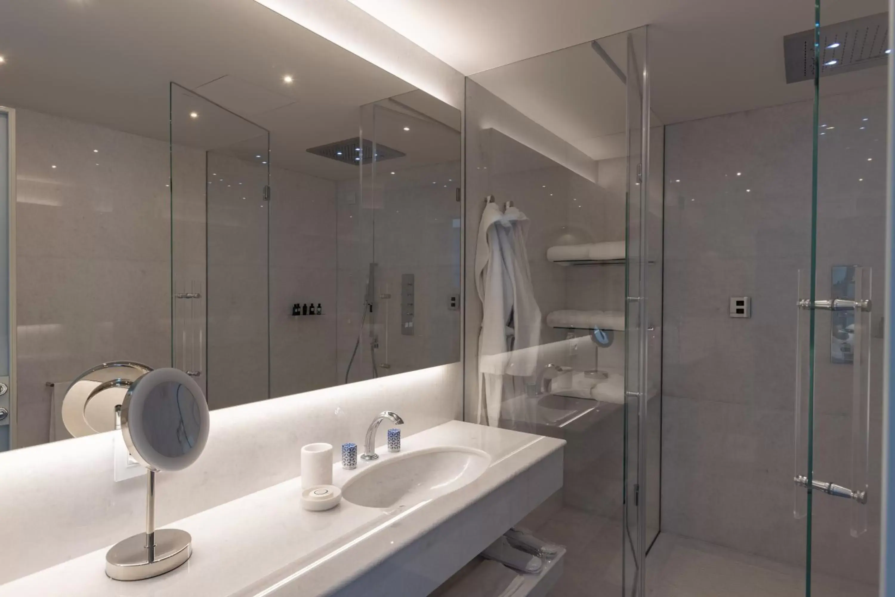 Bathroom in Grotta Palazzese Beach Hotel