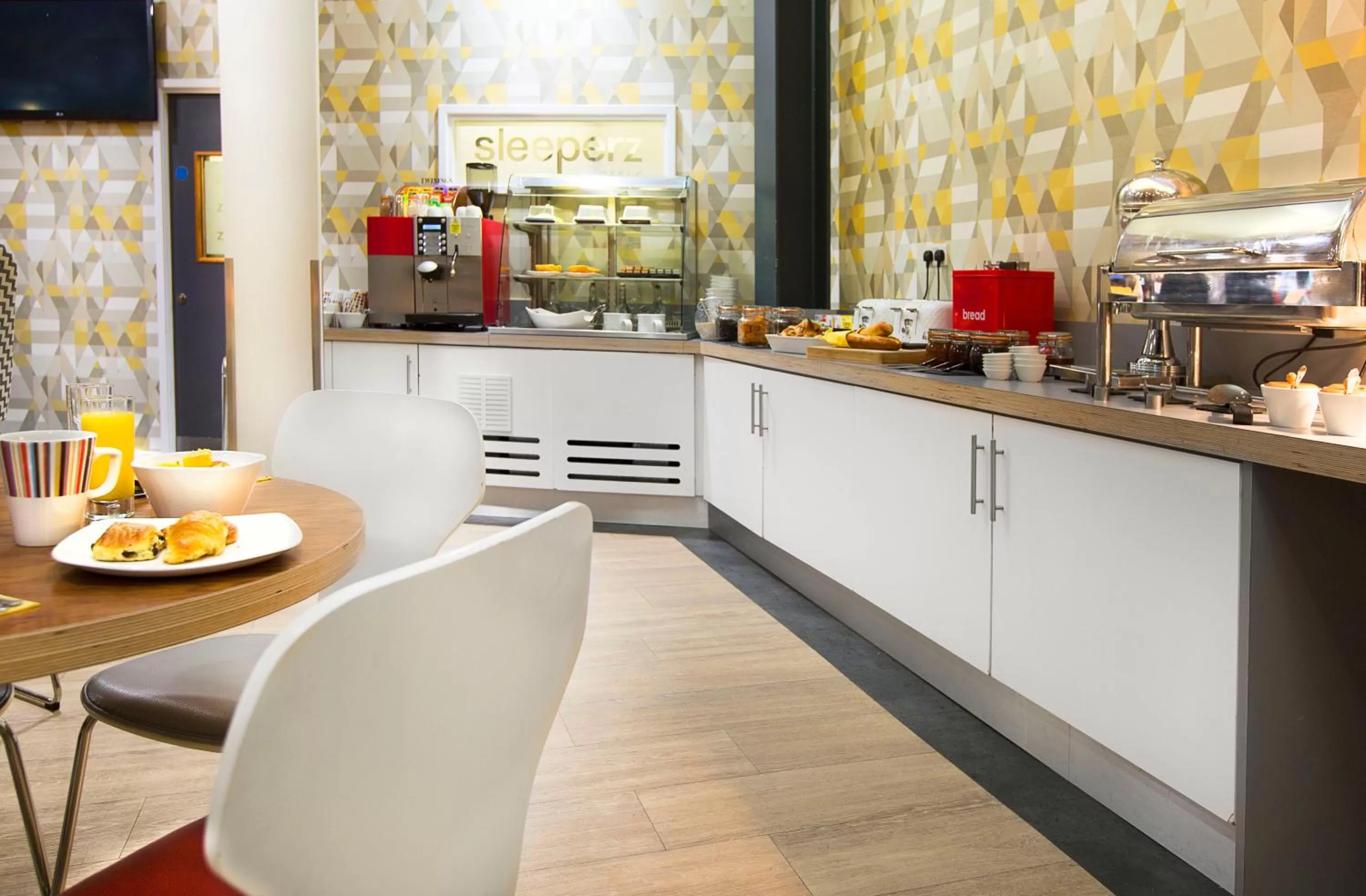 Food and drinks in Sleeperz Hotel Newcastle