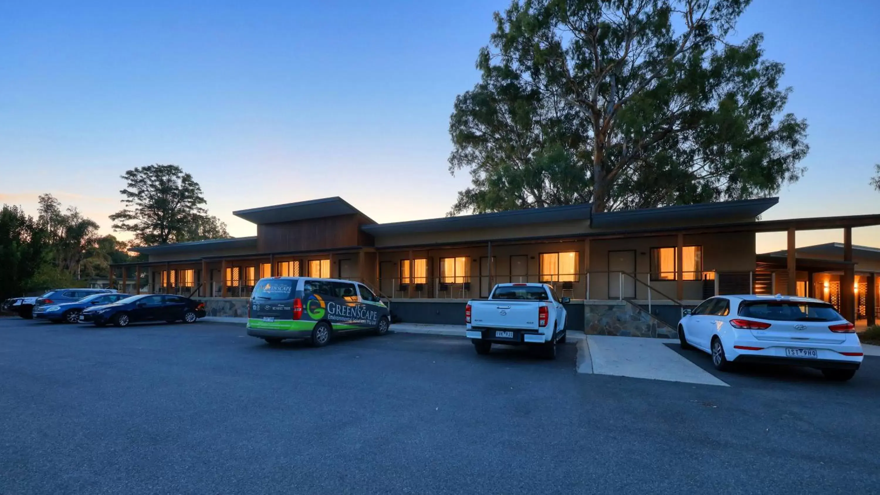 Property Building in New Crossing Place Motel