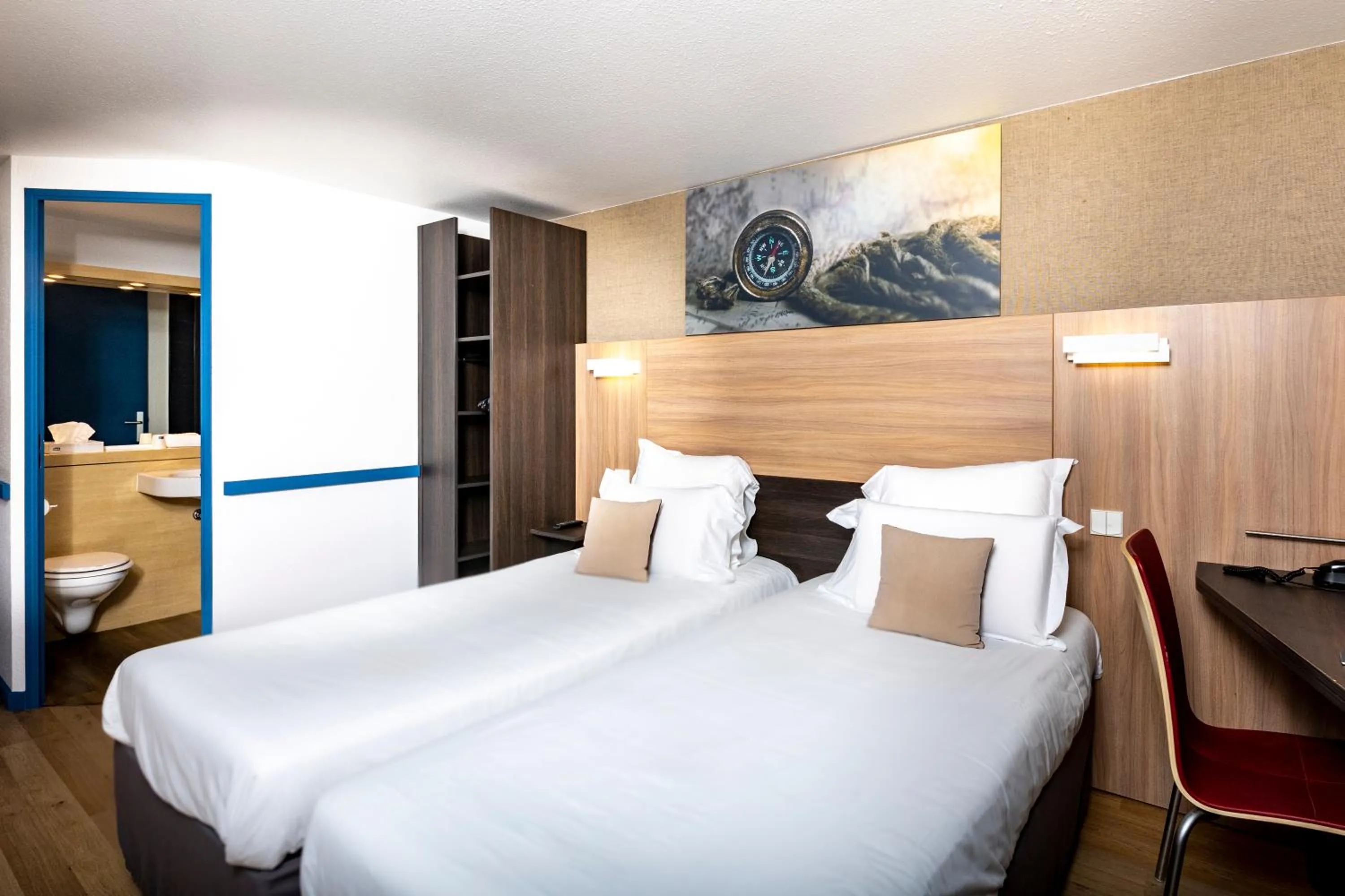 Bedroom in Kyriad Paris Ouest - Colombes