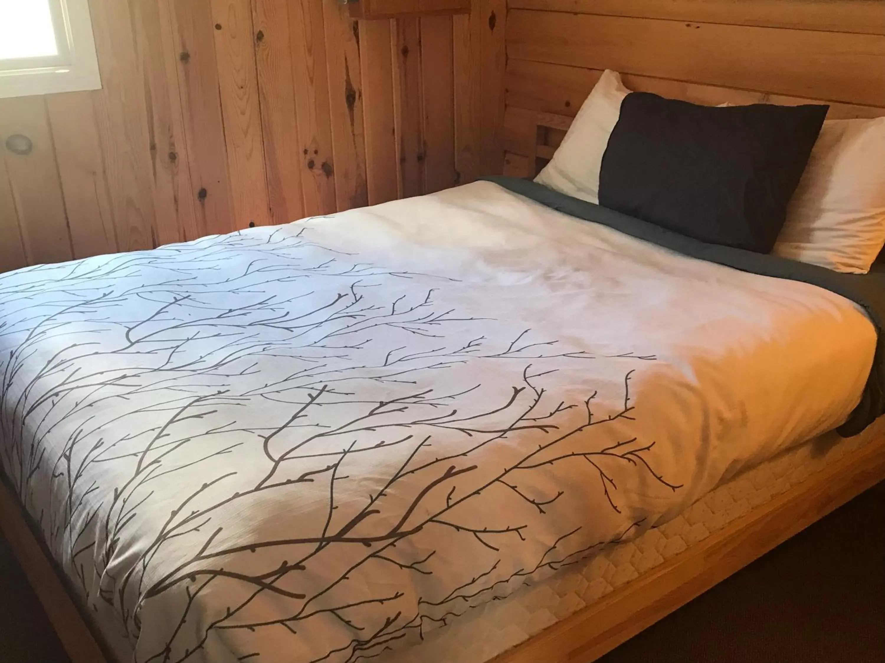 Bed in Hush Lodge and Cottages