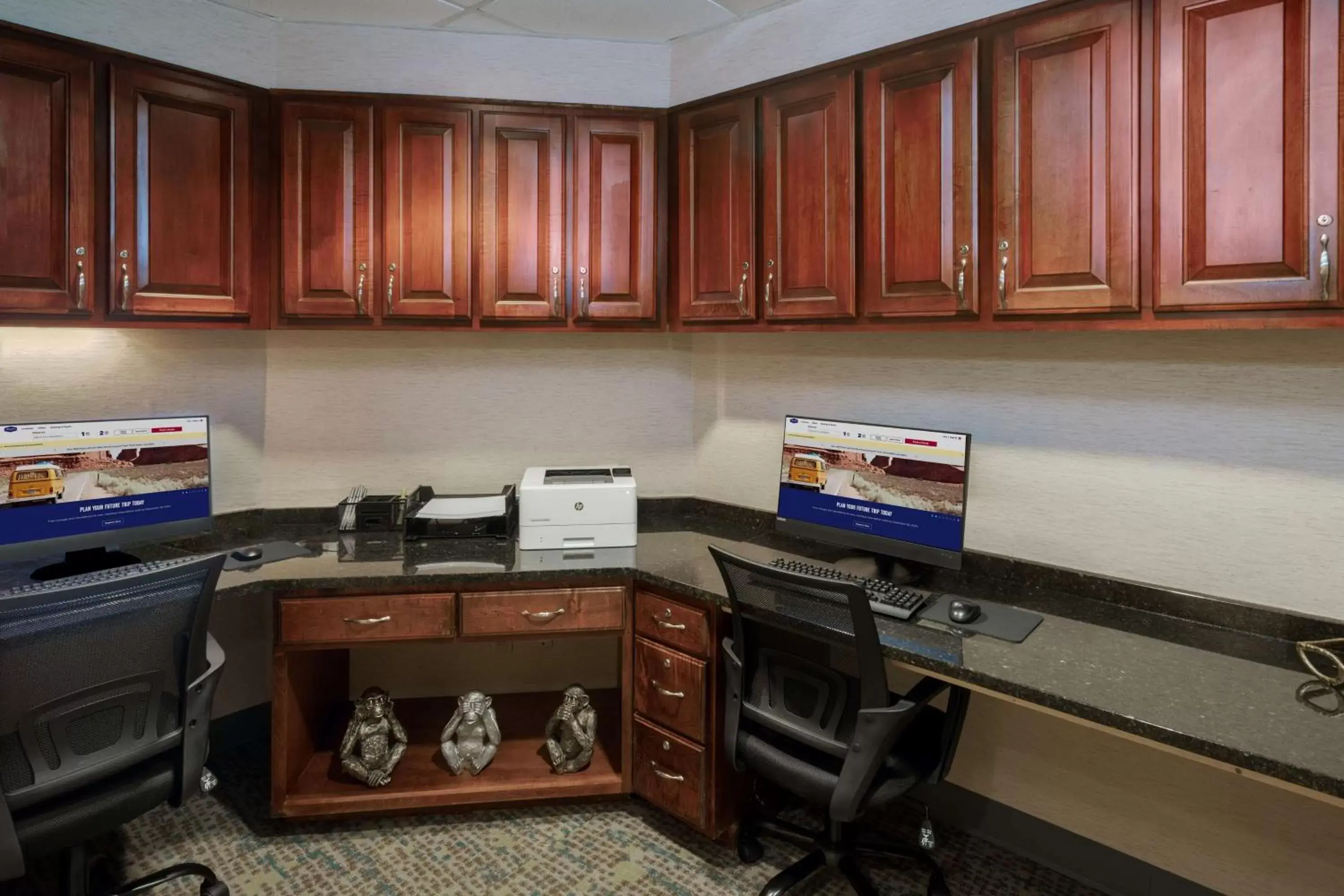 Business facilities, Kitchen/Kitchenette in Hampton Inn & Suites Opelika-I-85 Auburn Area