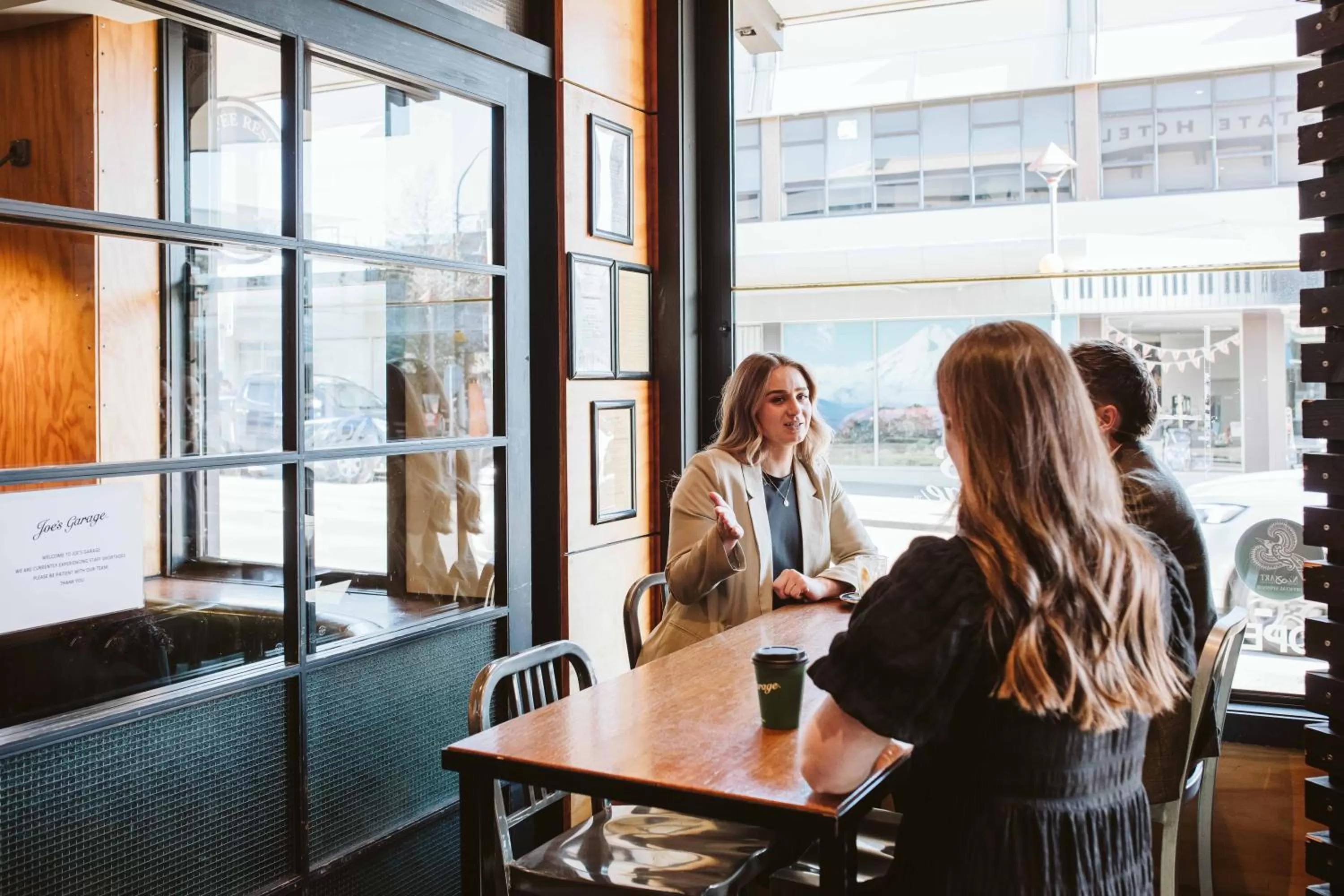 Restaurant/places to eat in The State Hotel