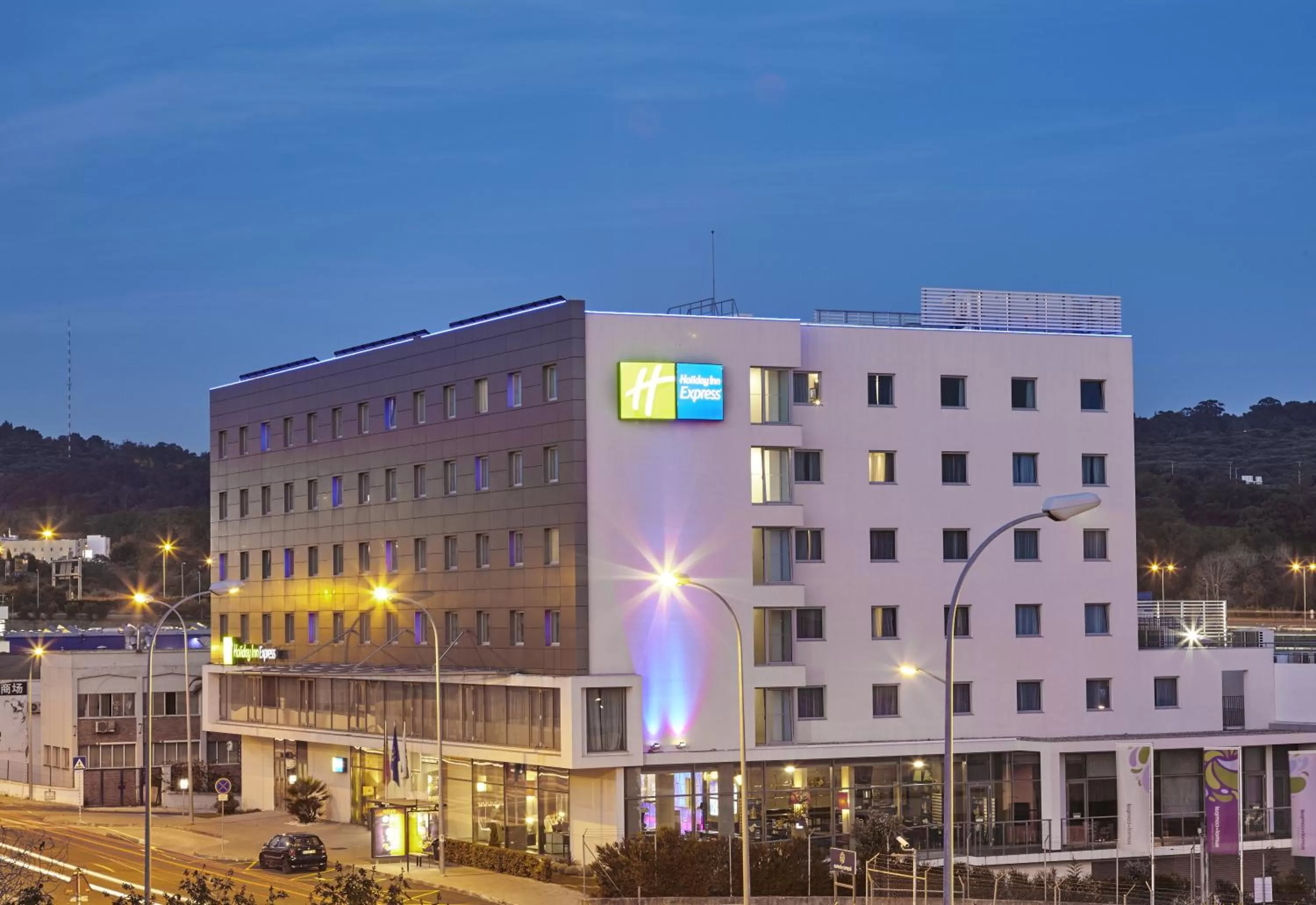 Property building in Holiday Inn Express Lisbon Alfragide by IHG