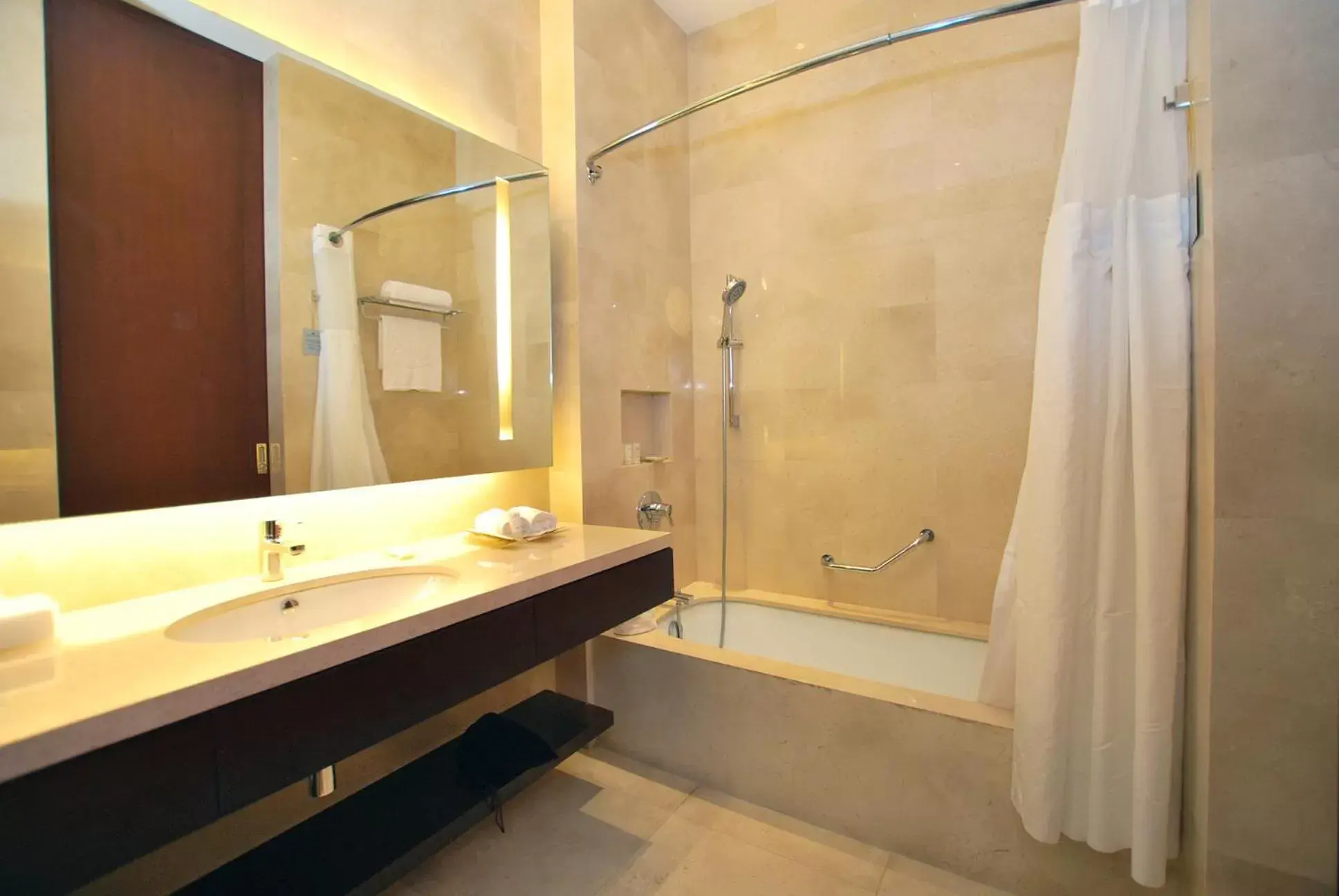 Bathroom in City Garden Grand Hotel