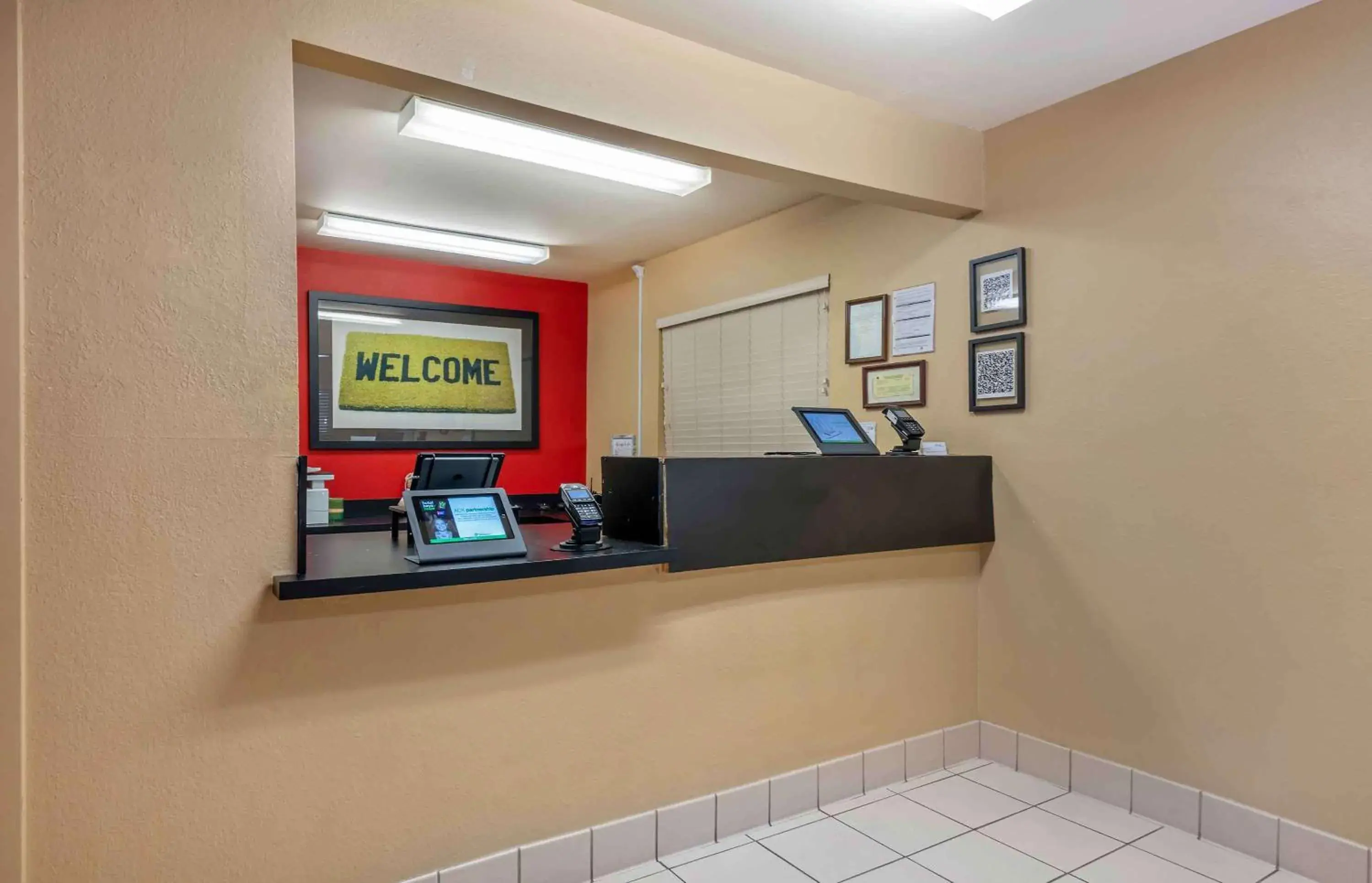 Lobby or reception, TV/Entertainment Center in Extended Stay America Suites - Gainesville - I-75