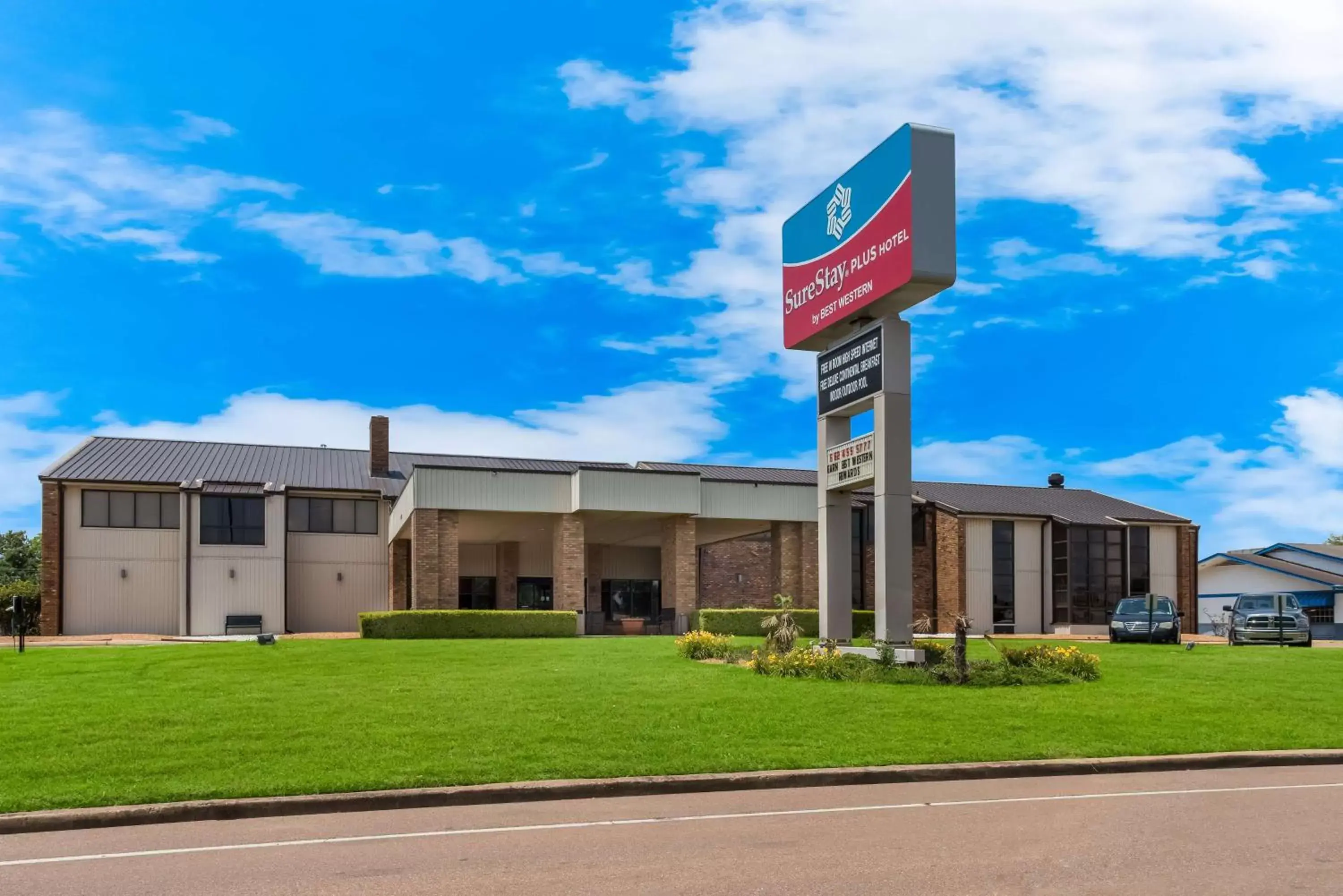 Property building in SureStay Plus Hotel by Best Western Greenwood Property building in SureStay Plus Hotel by Best Western Greenwood