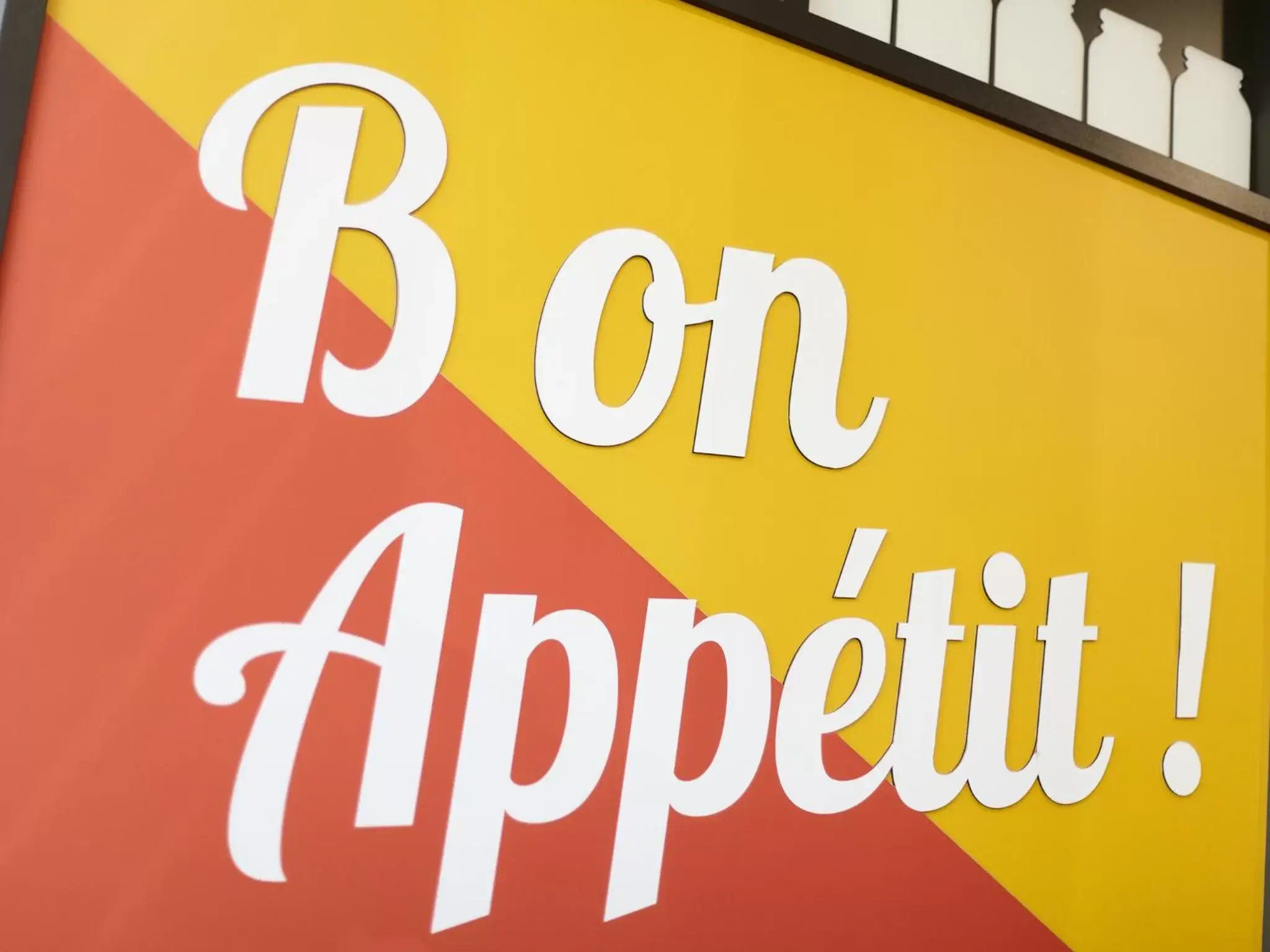 Restaurant/places to eat in B&B HOTEL Aix-en-Provence Pont de l'Arc