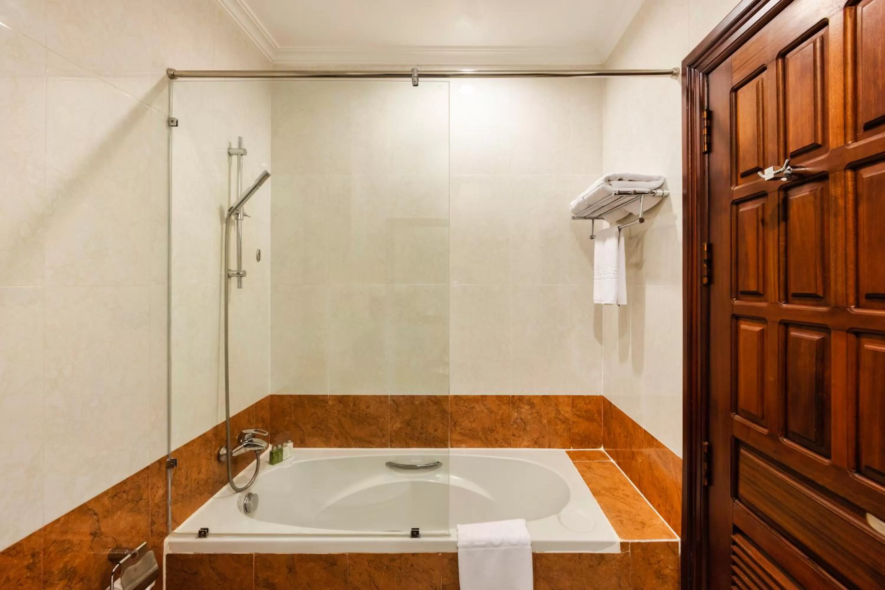 Bathroom in Saem Siemreap Hotel