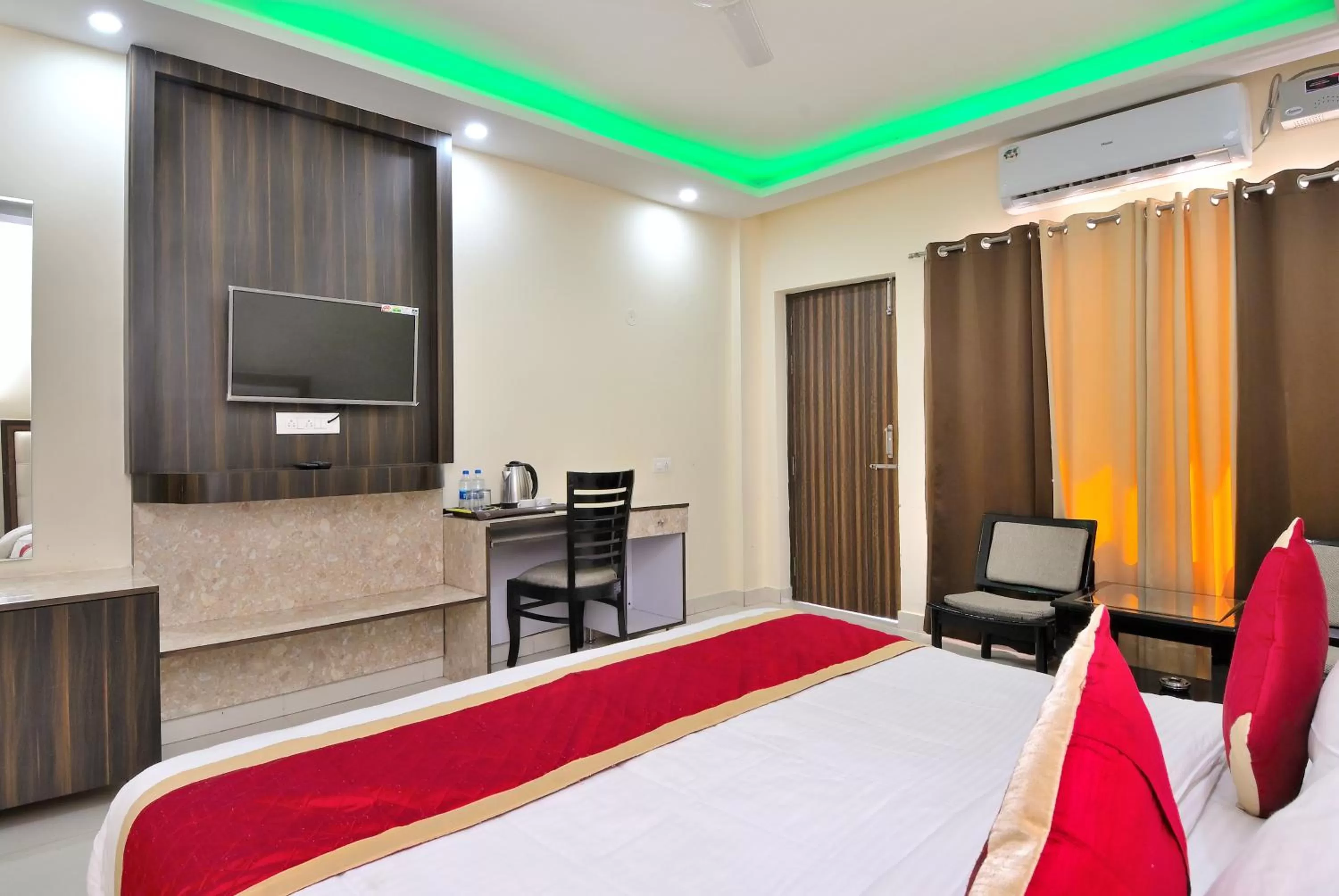 Bedroom, Bed in Hotel Bliss Valley - Hotel in Dharamshala