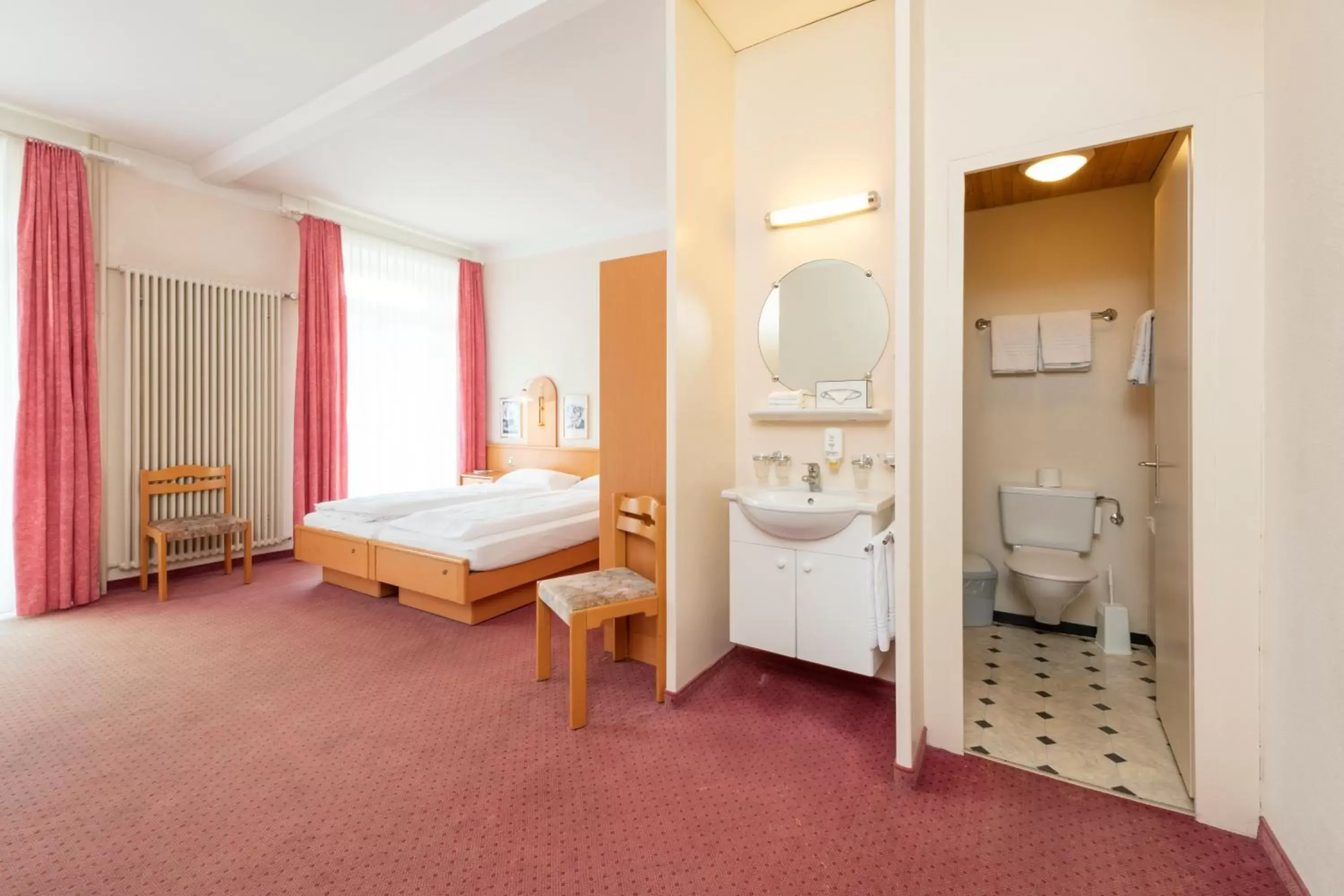 Toilet, Bathroom in Hotel Terrace