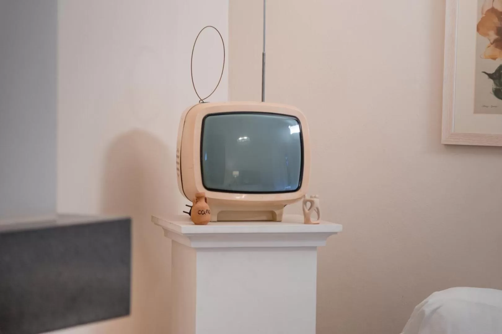 Communal lounge/ TV room in Villa Savarino