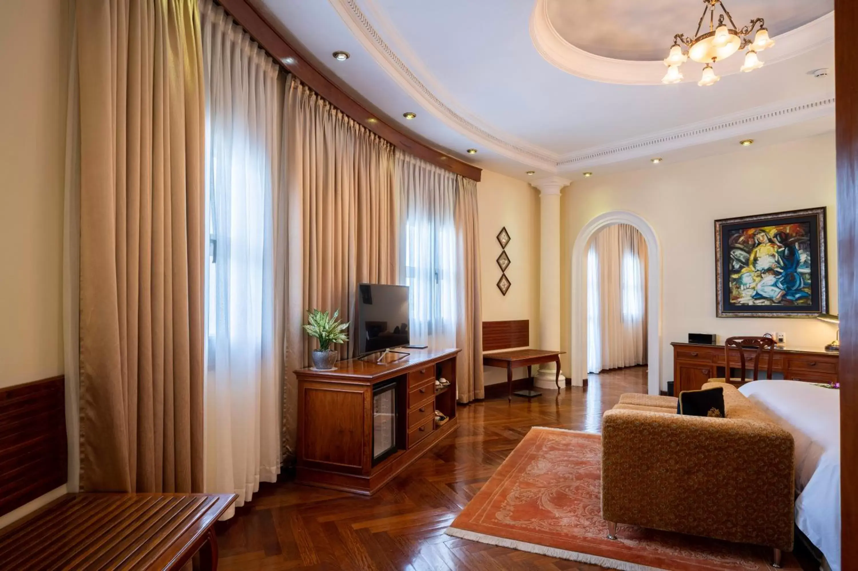 Bedroom, Seating Area in Hotel Majestic Saigon