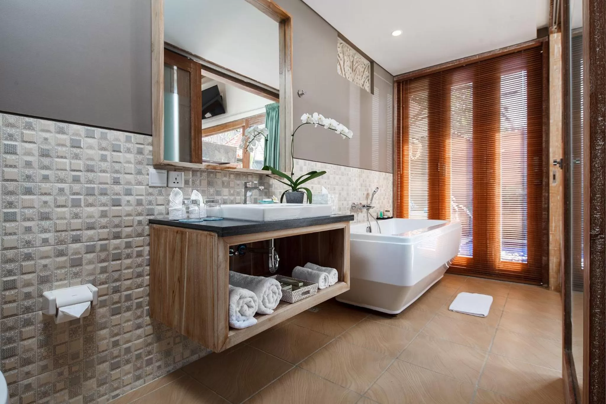 Toilet in Mahagiri Resort Nusa Lembongan