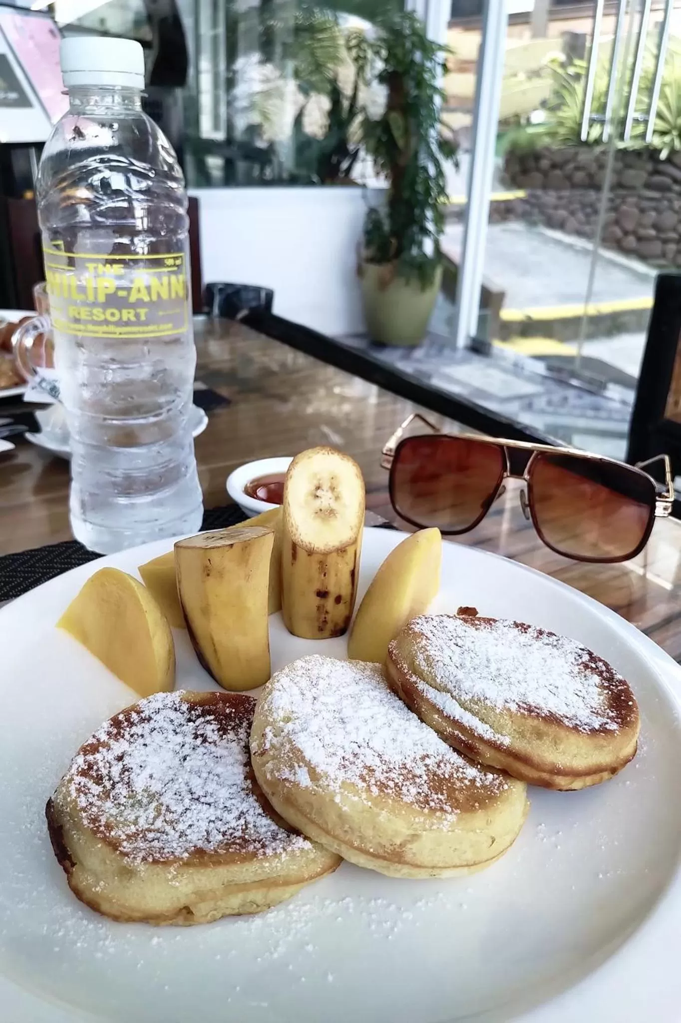 Food and drinks in The Philip Ann Resort