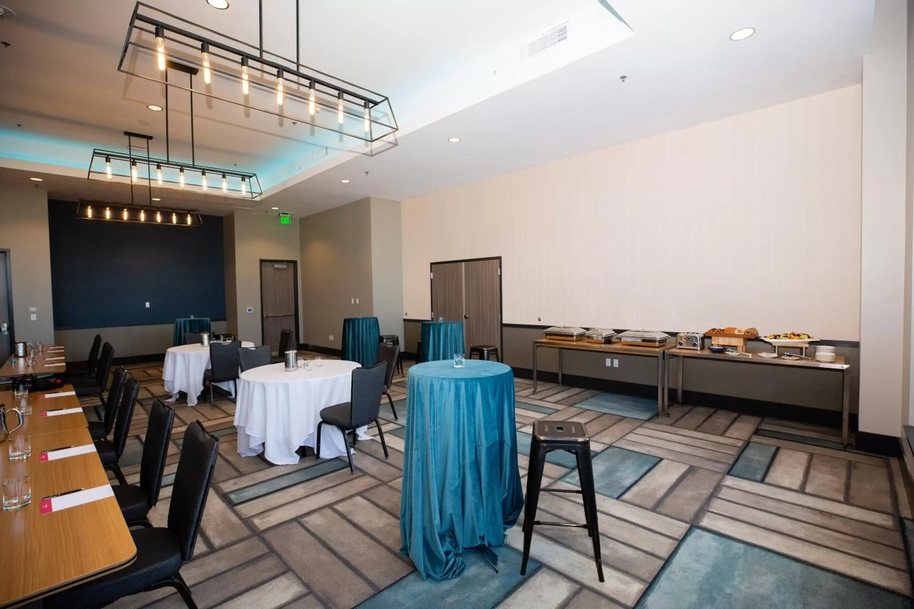 Banquet/Function facilities, Restaurant/Places to Eat in Hotel Indigo Seattle Everett Waterfront Place, an IHG Hotel