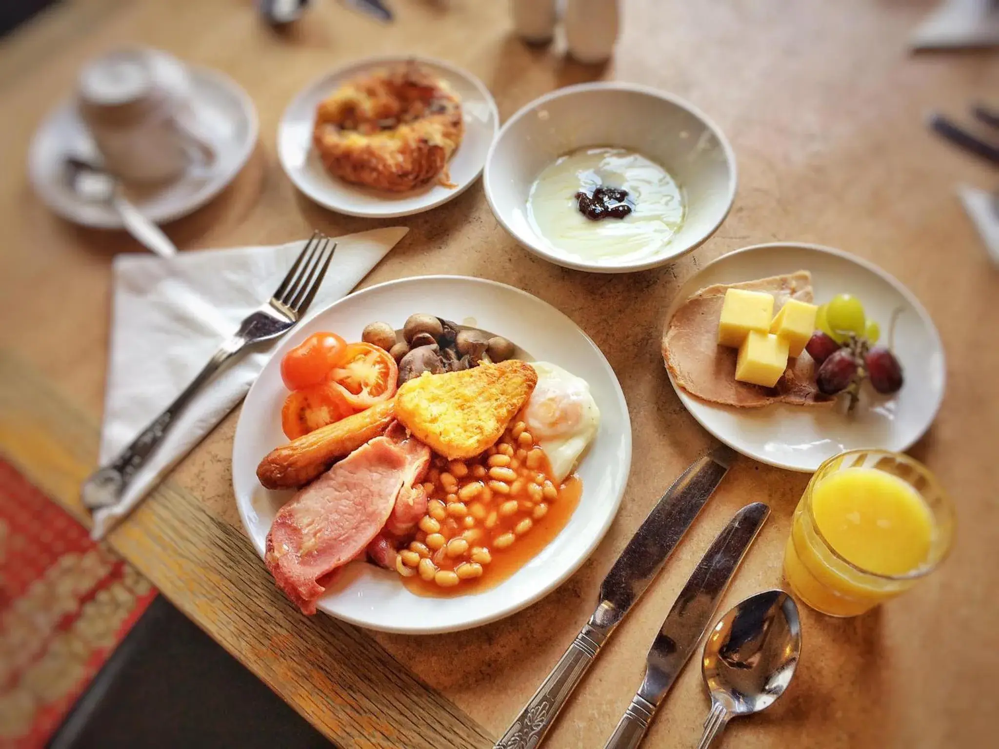 English/Irish breakfast in The Grand Burstin Hotel