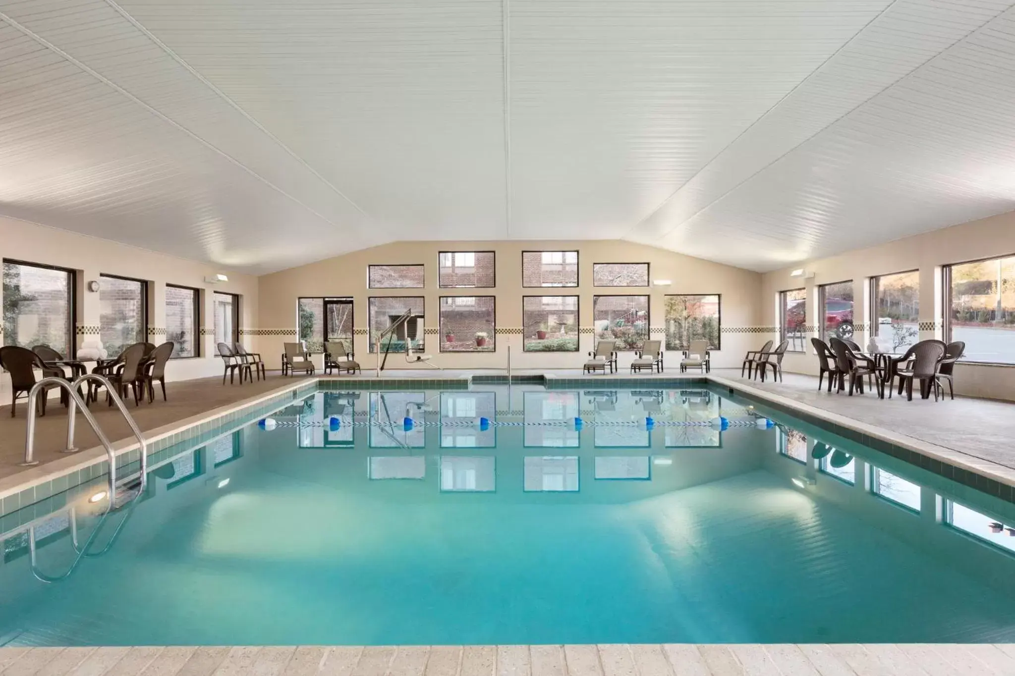 Swimming Pool in Country Inn & Suites by Radisson, Atlanta Galleria Ballpark, GA