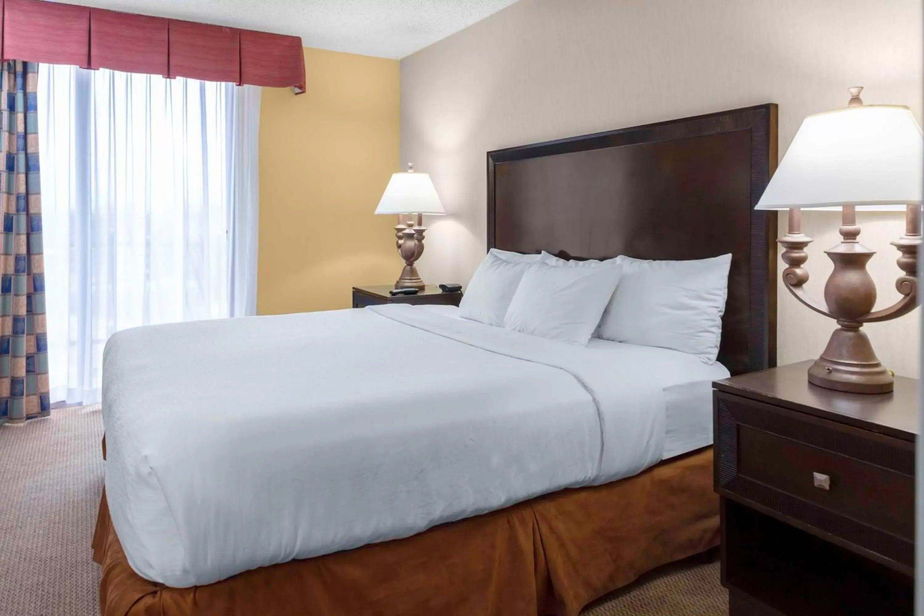 Two-Room King Suite - Non-Smoking in Embassy Suites by Hilton Kansas City Plaza Two-Room King Suite - Non-Smoking in Embassy Suites by Hilton Kansas City Plaza