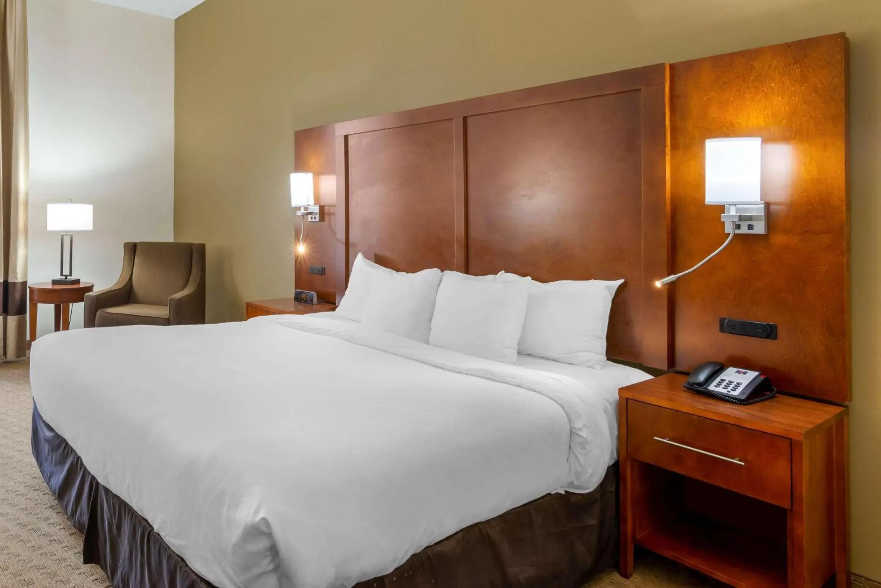 Photo of the whole room, Bed in Comfort Inn Columbus Near Fort Moore