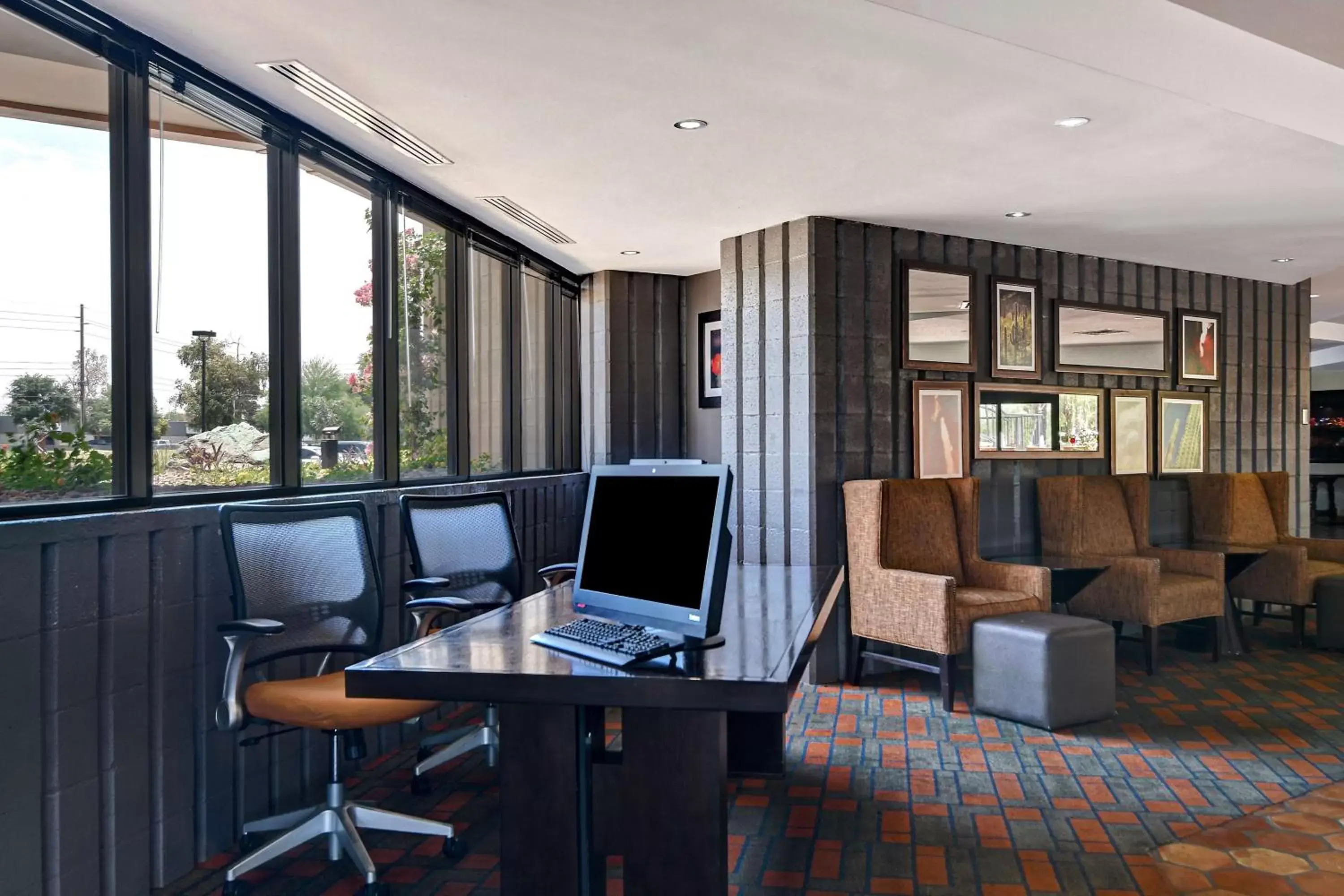 Business facilities in DoubleTree by Hilton Phoenix- Tempe