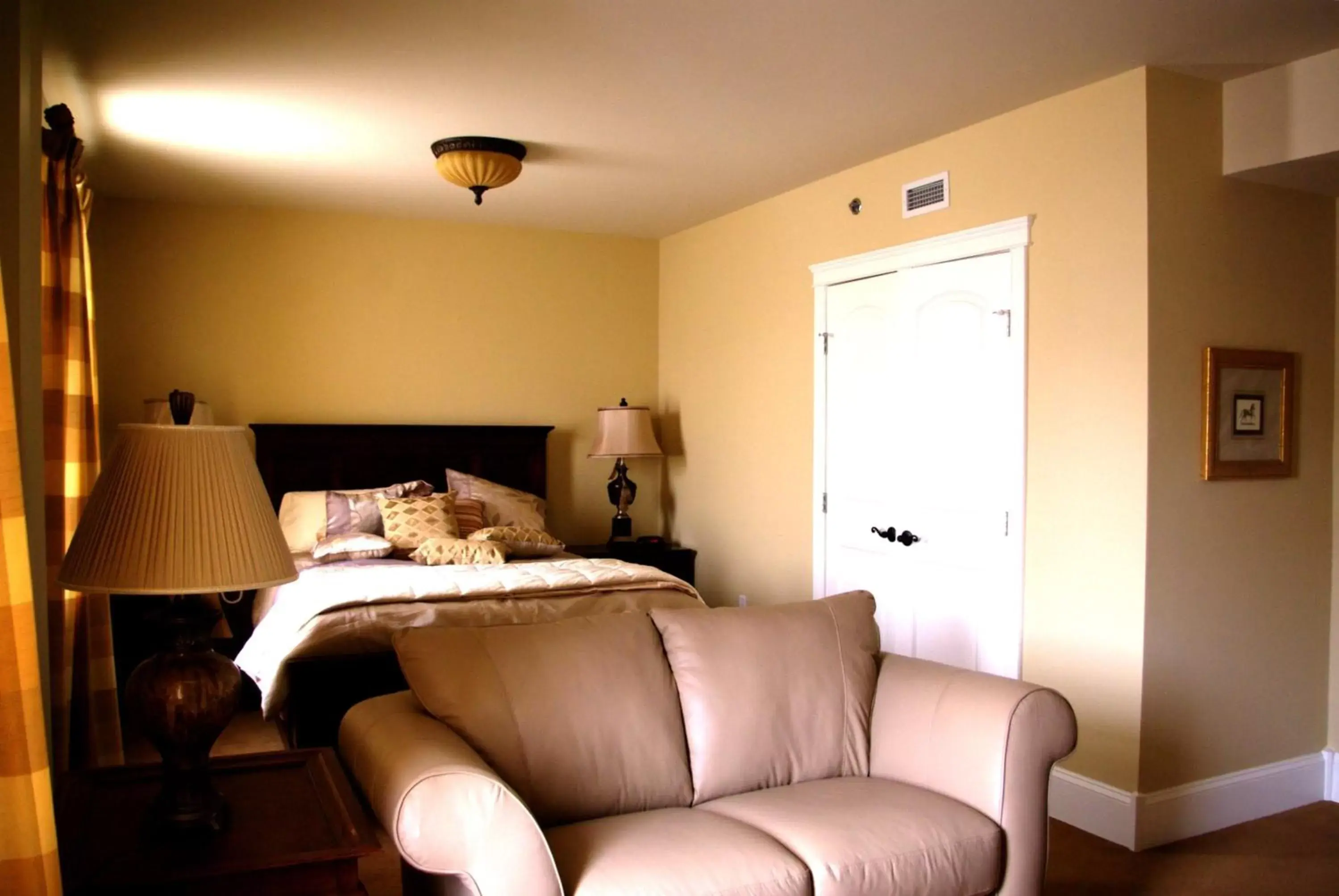 Bedroom, Bed in Grant Hall Hotel