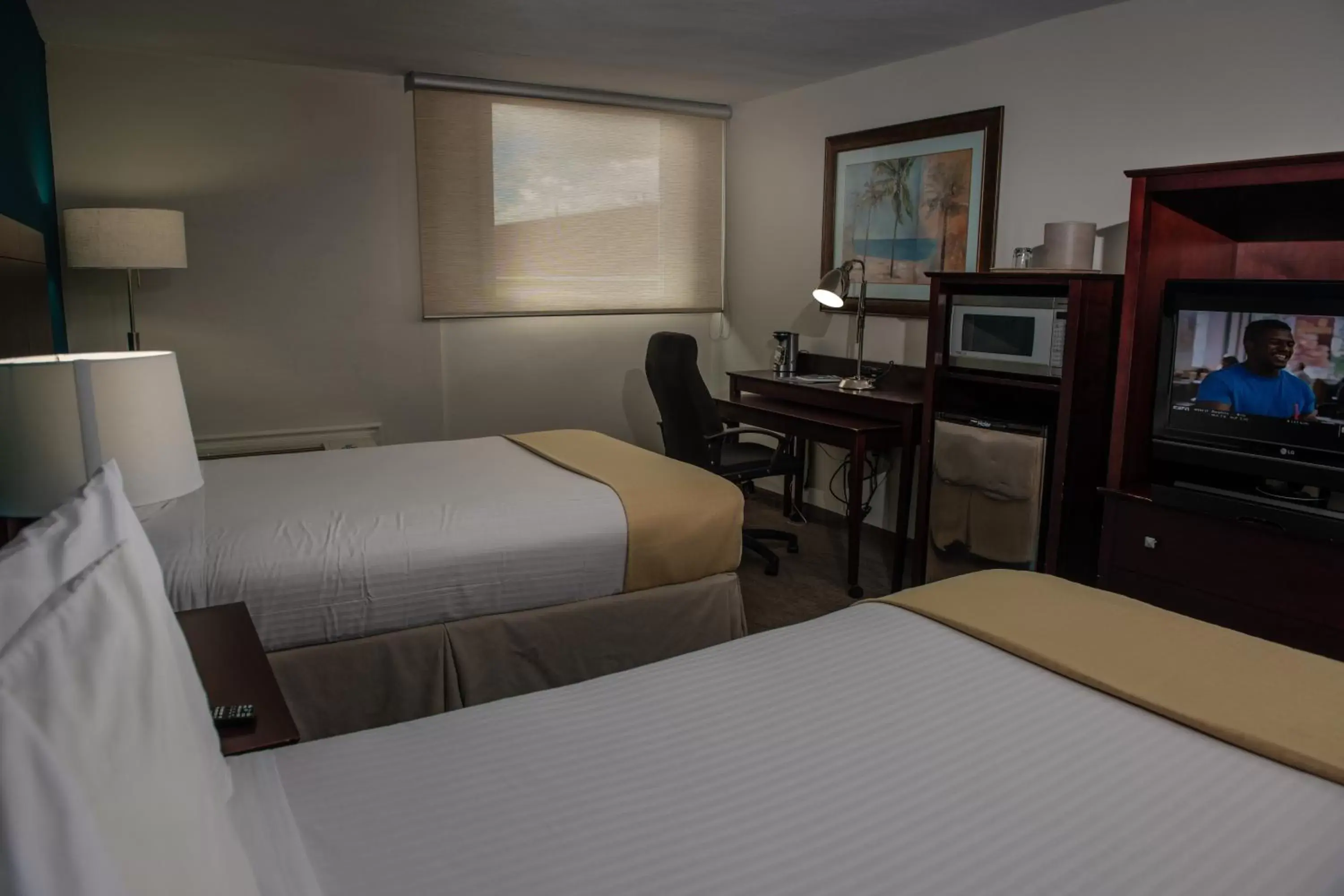 Photo of the whole room, Bed in Caribe Hotel Ponce