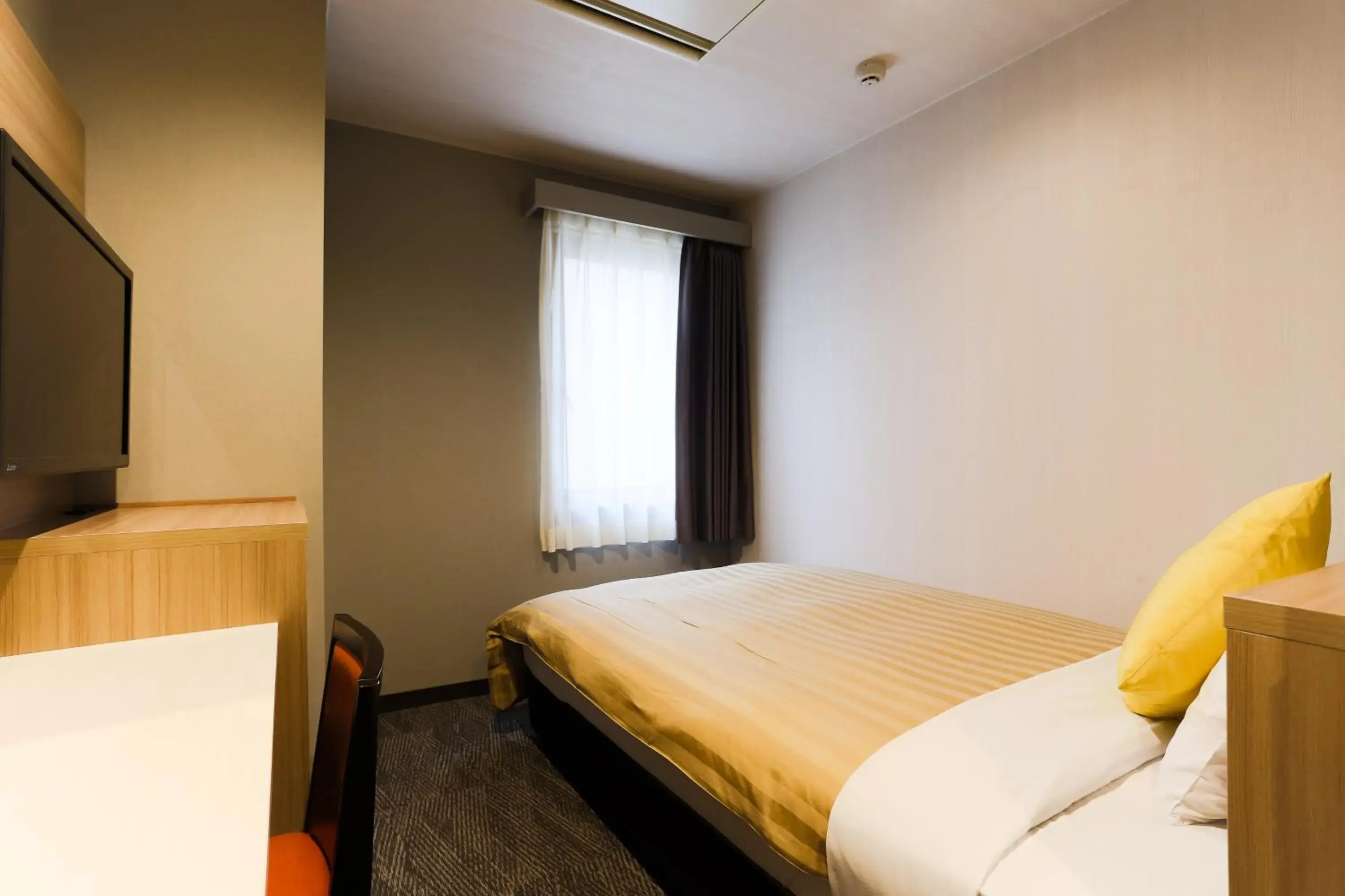 Photo of the whole room, Bed in Sun Royal Kawasaki