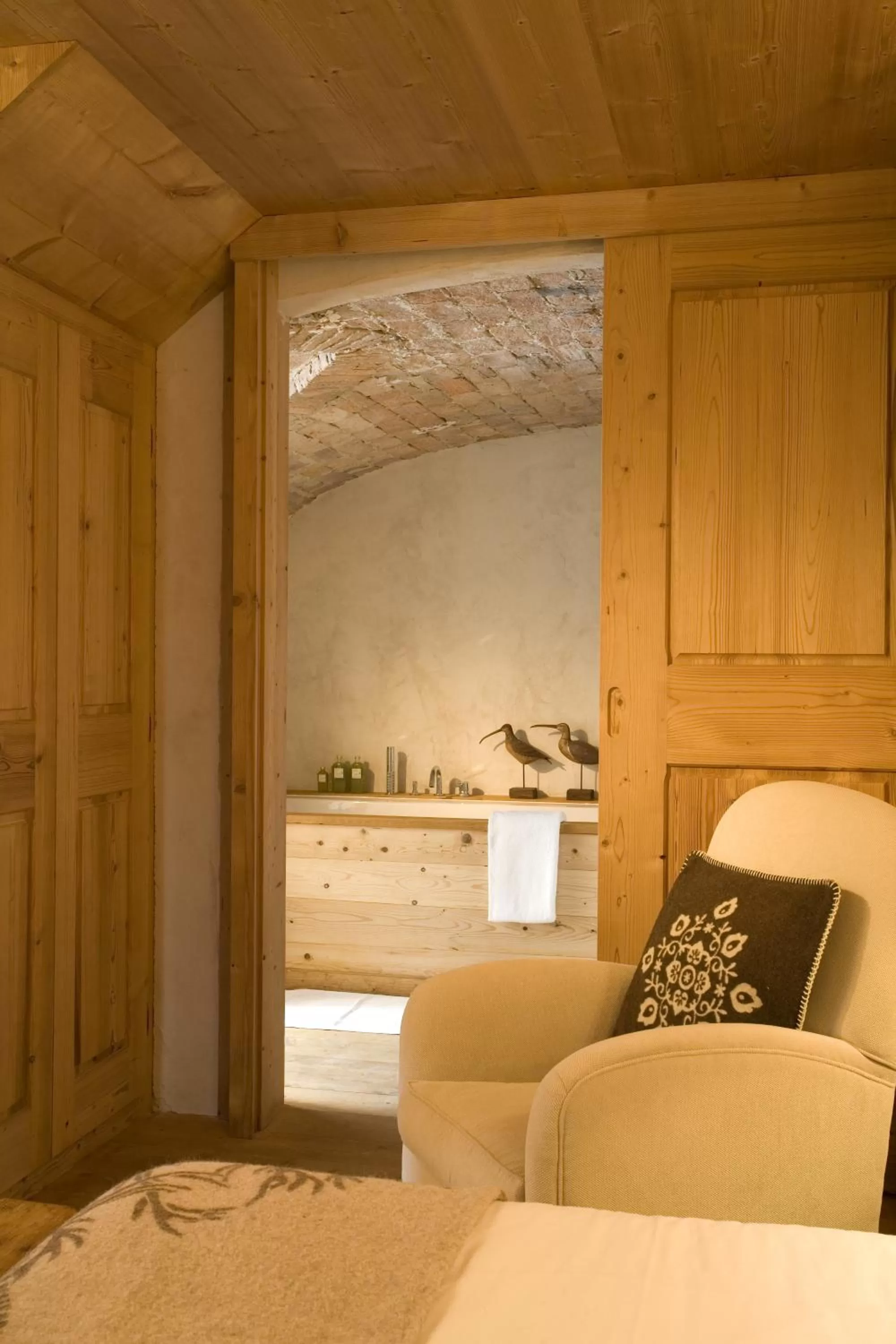 Bathroom, Bed in Best Western Chalet les Saytels