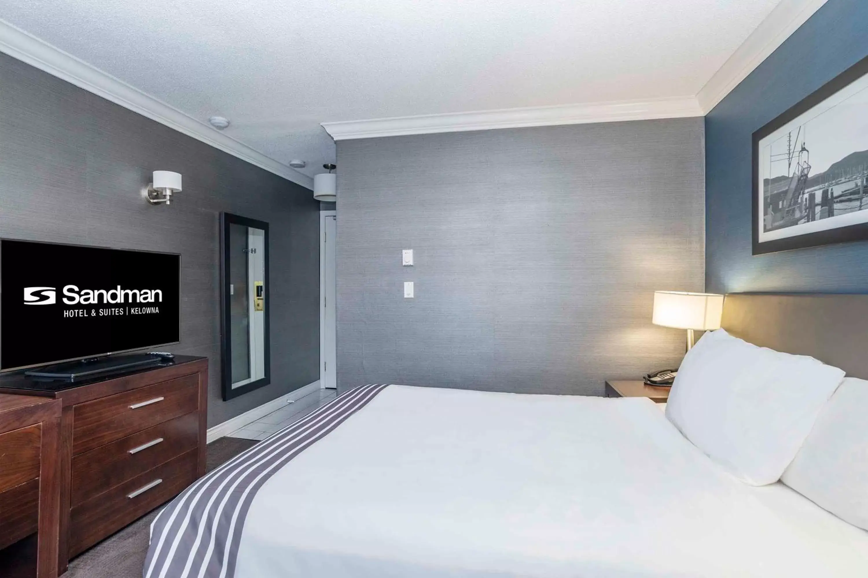 Photo of the whole room in Sandman Hotel & Suites Kelowna