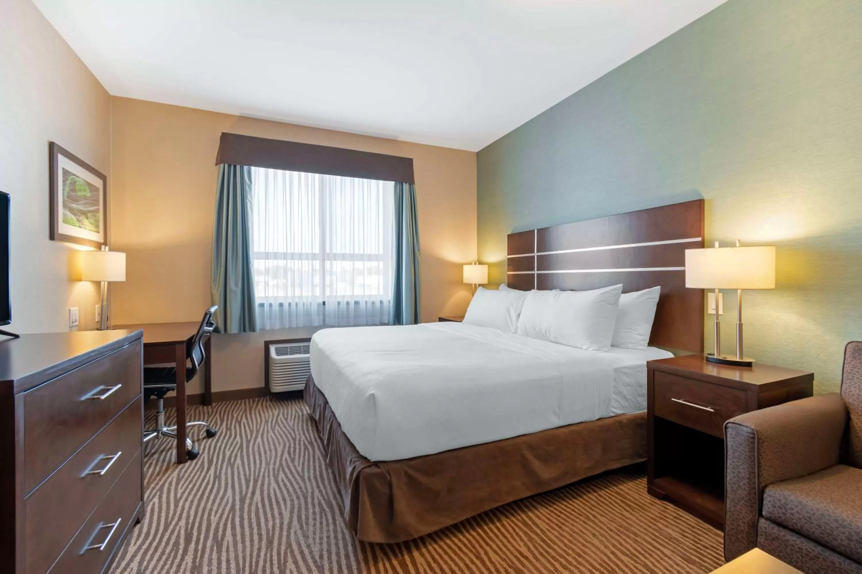 Bedroom, Bed in Best Western Plus Moosomin Hotel