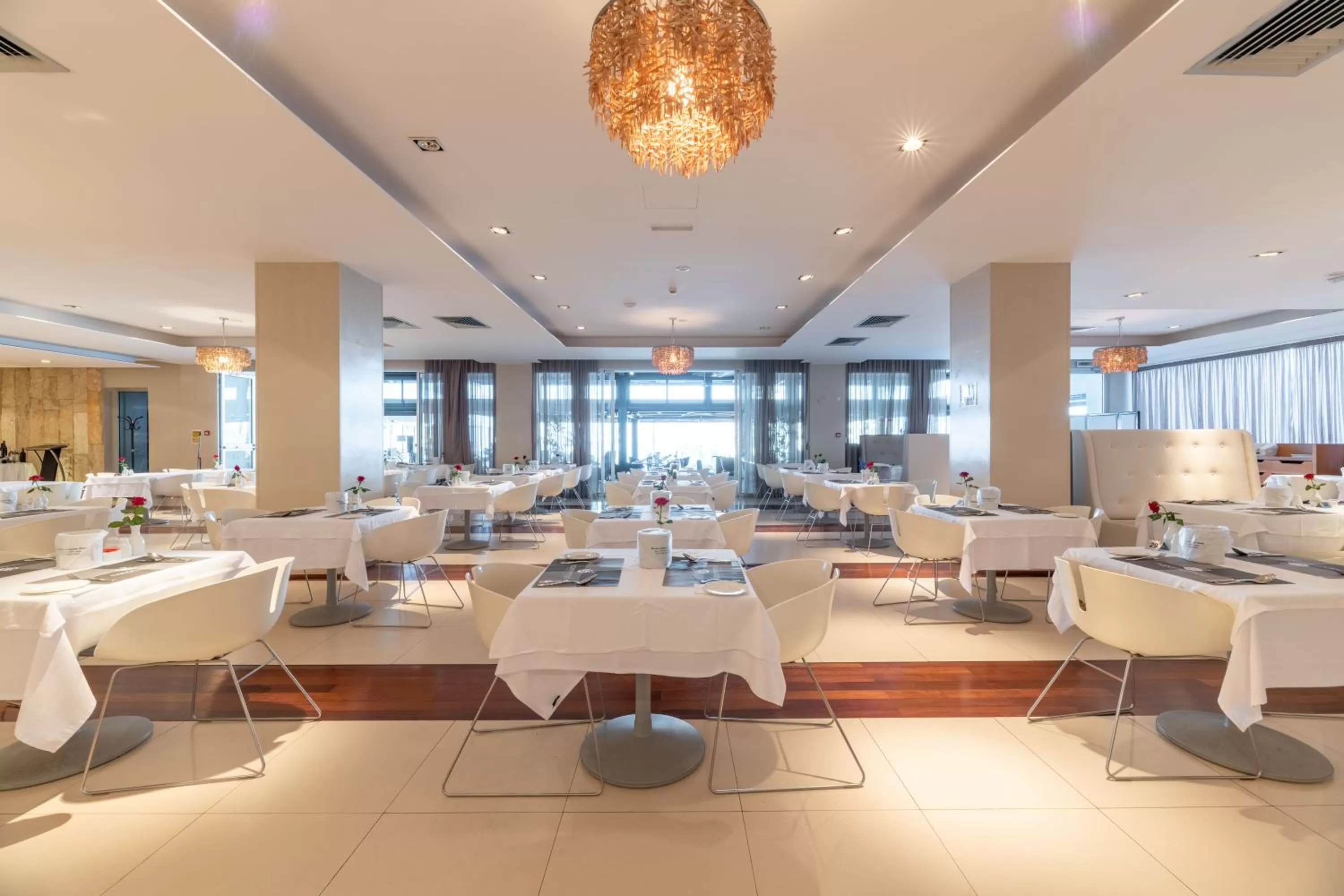 Restaurant/places to eat in Napa Mermaid Hotel & Suites