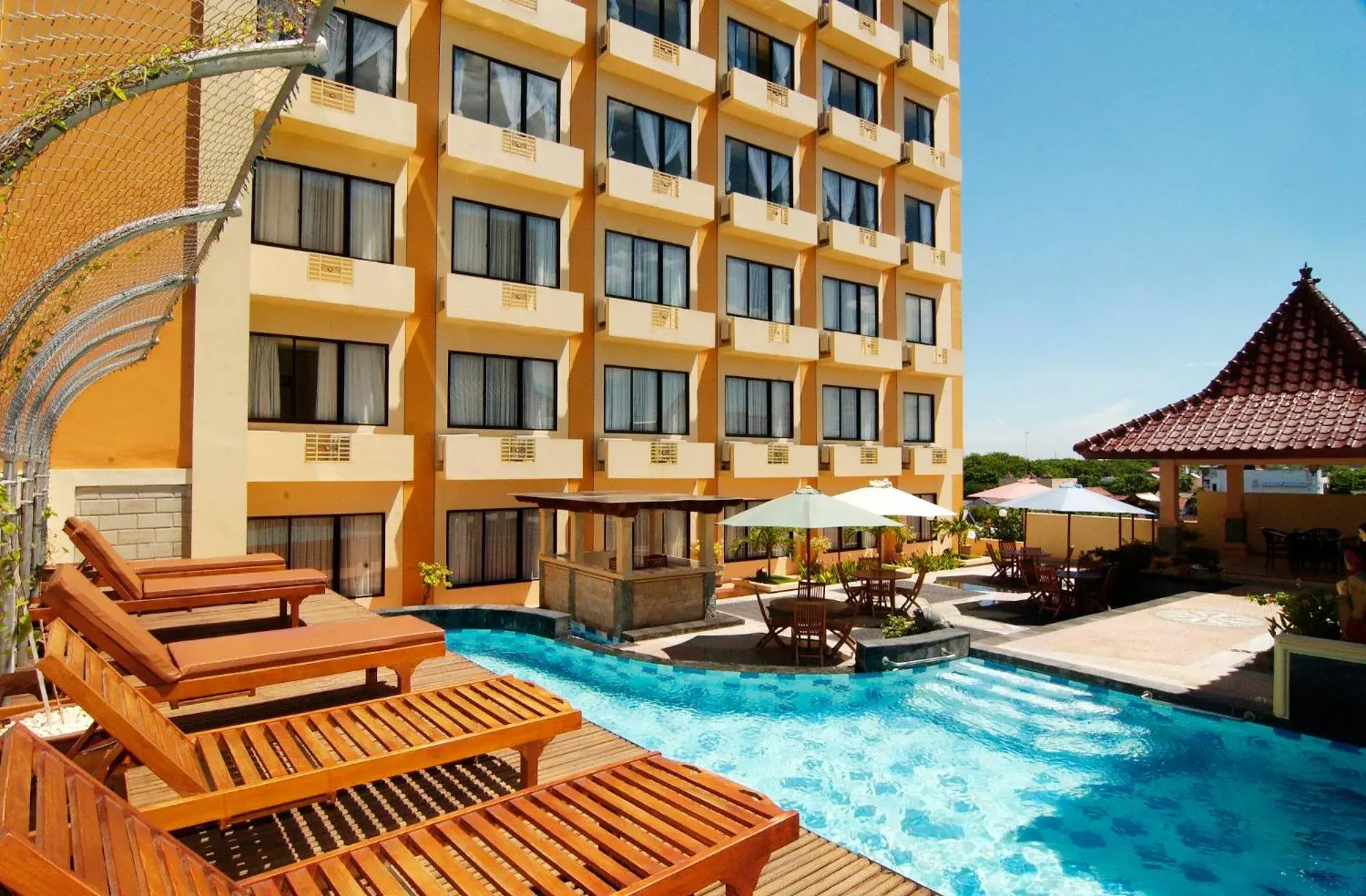 Facade/entrance in Pandanaran Hotel Facade/entrance in Pandanaran Hotel