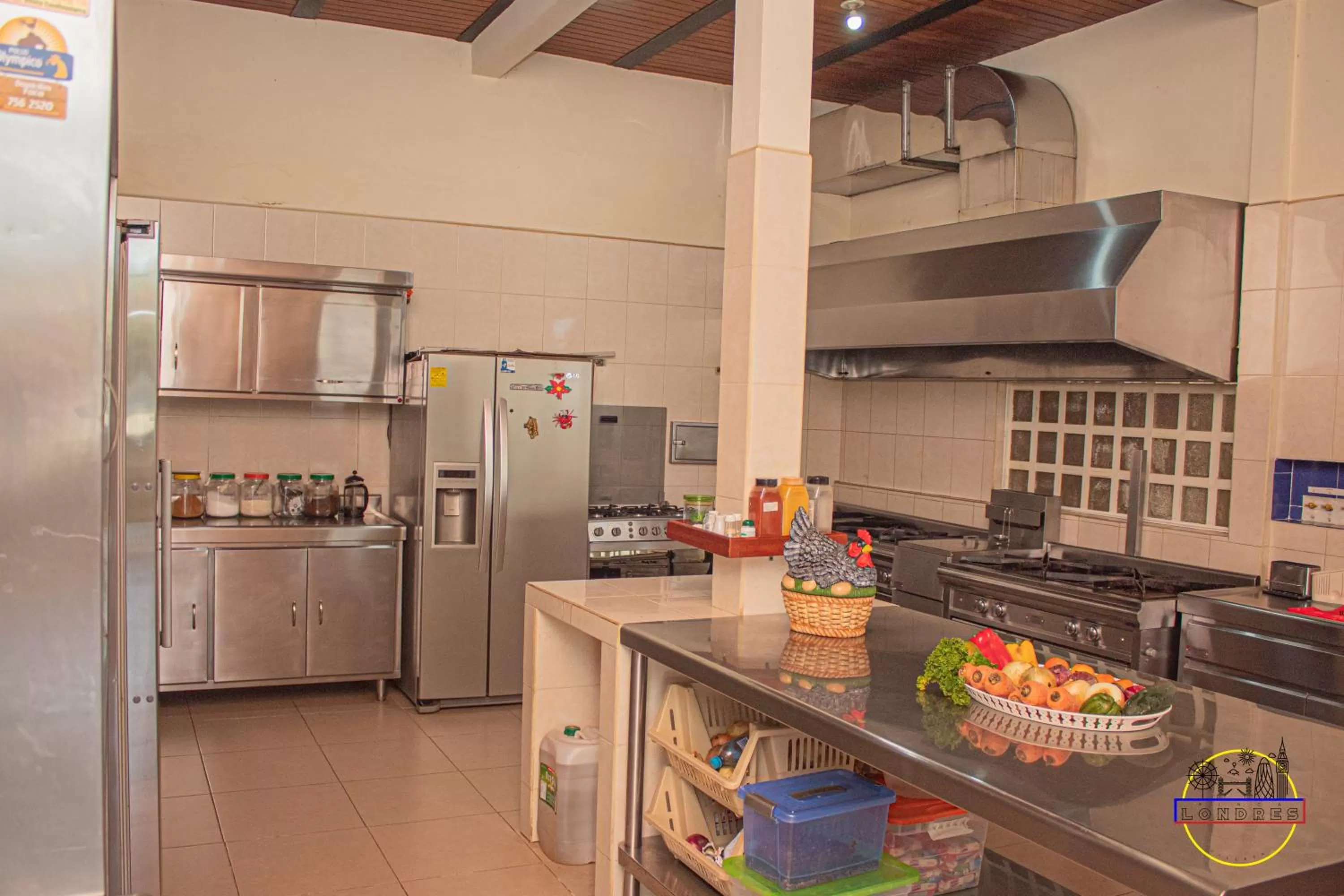 kitchen in Hotel Finca Londres