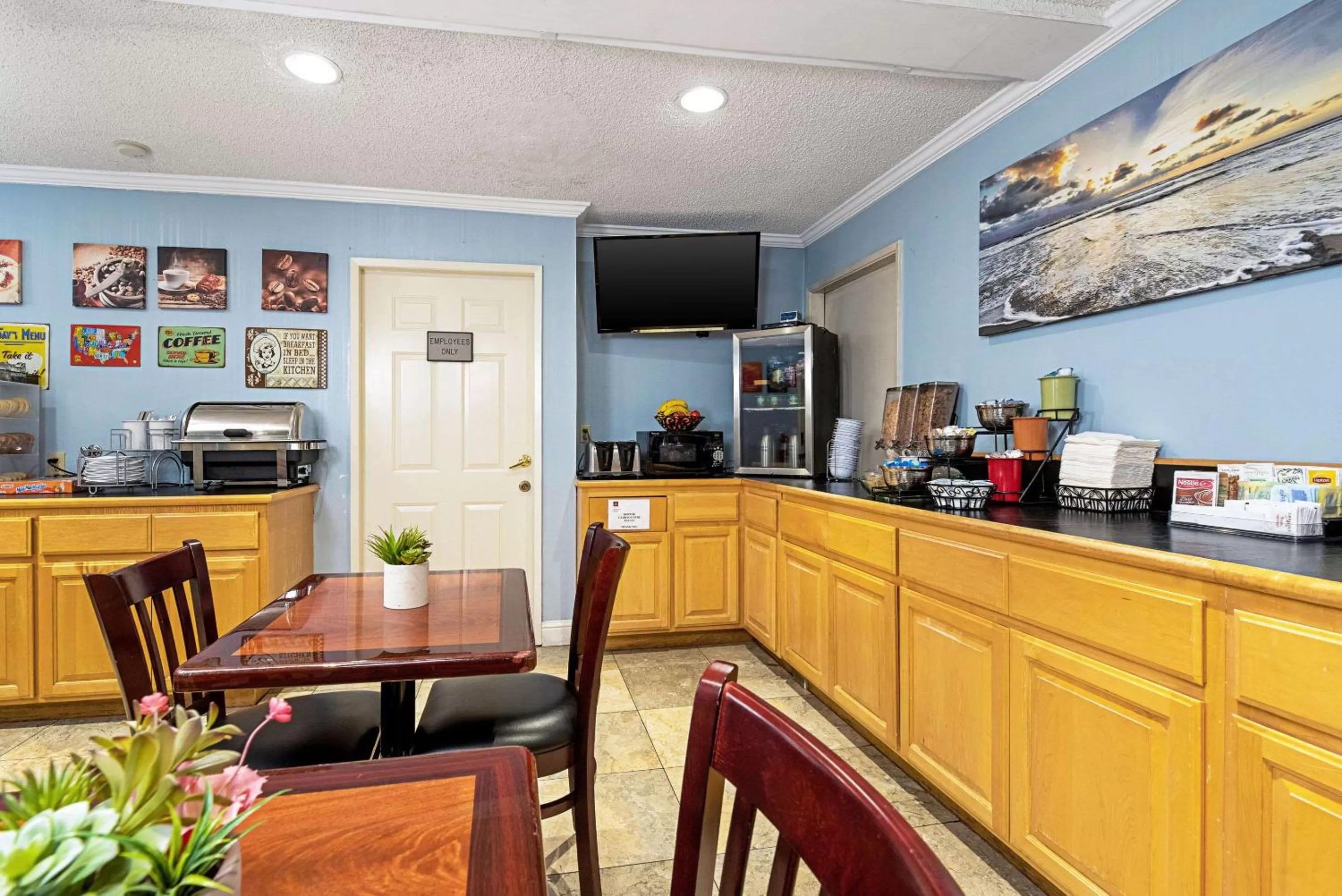 Restaurant/places to eat in Clarion Inn Silicon Valley