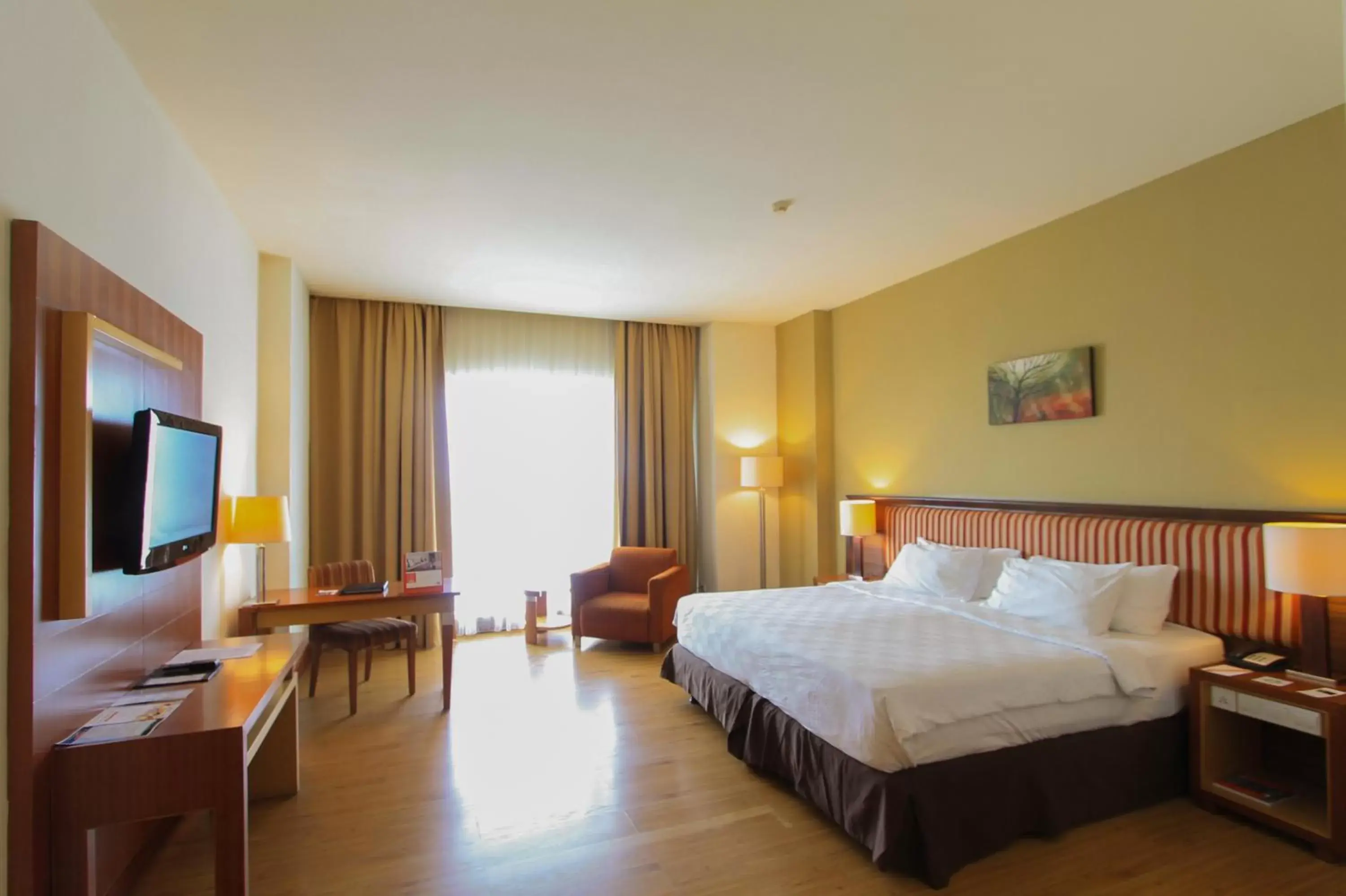 Photo of the whole room, Bed in Swiss-Belhotel Maleosan Manado Photo of the whole room, Bed in Swiss-Belhotel Maleosan Manado