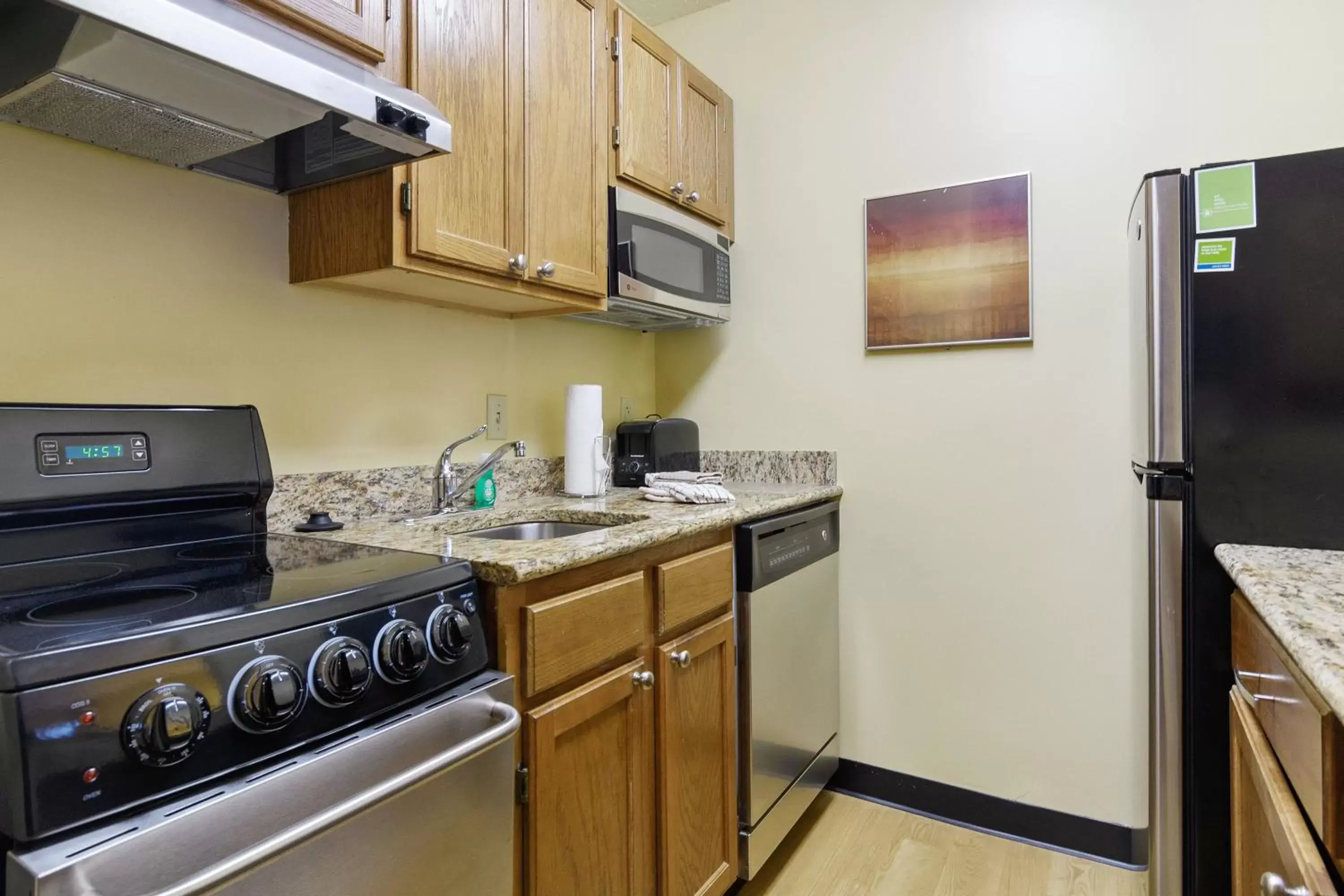 Kitchen or kitchenette in Extended Stay America Suites - Richmond - Glen Allen - Short Pump