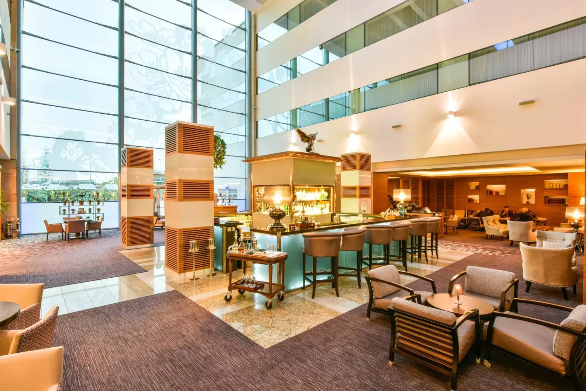 Lounge or bar, Restaurant/Places to Eat in Sofitel London Heathrow