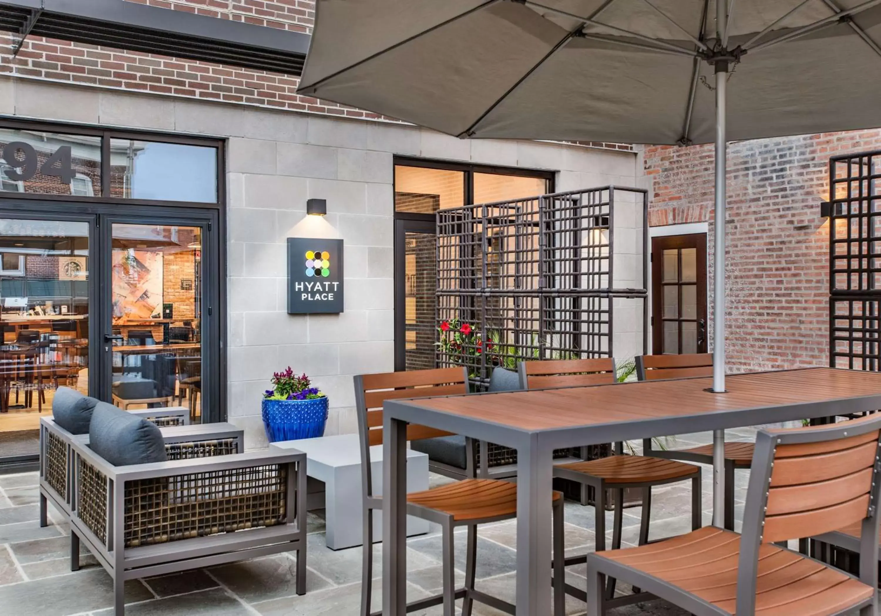 Patio in Hyatt Place Newark-Main Street