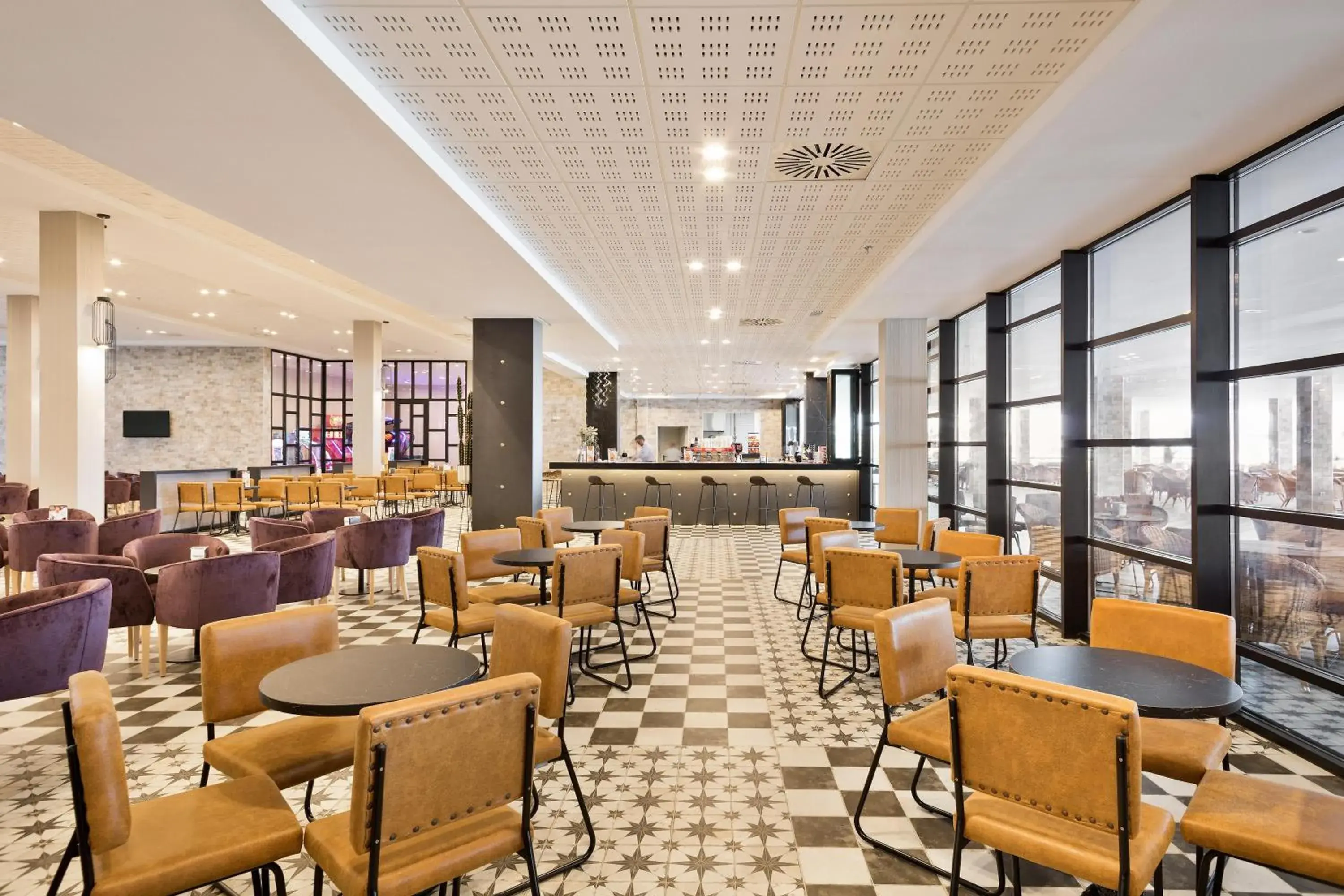 Lounge or bar, Restaurant/Places to Eat in Hotel Best Costa Ballena