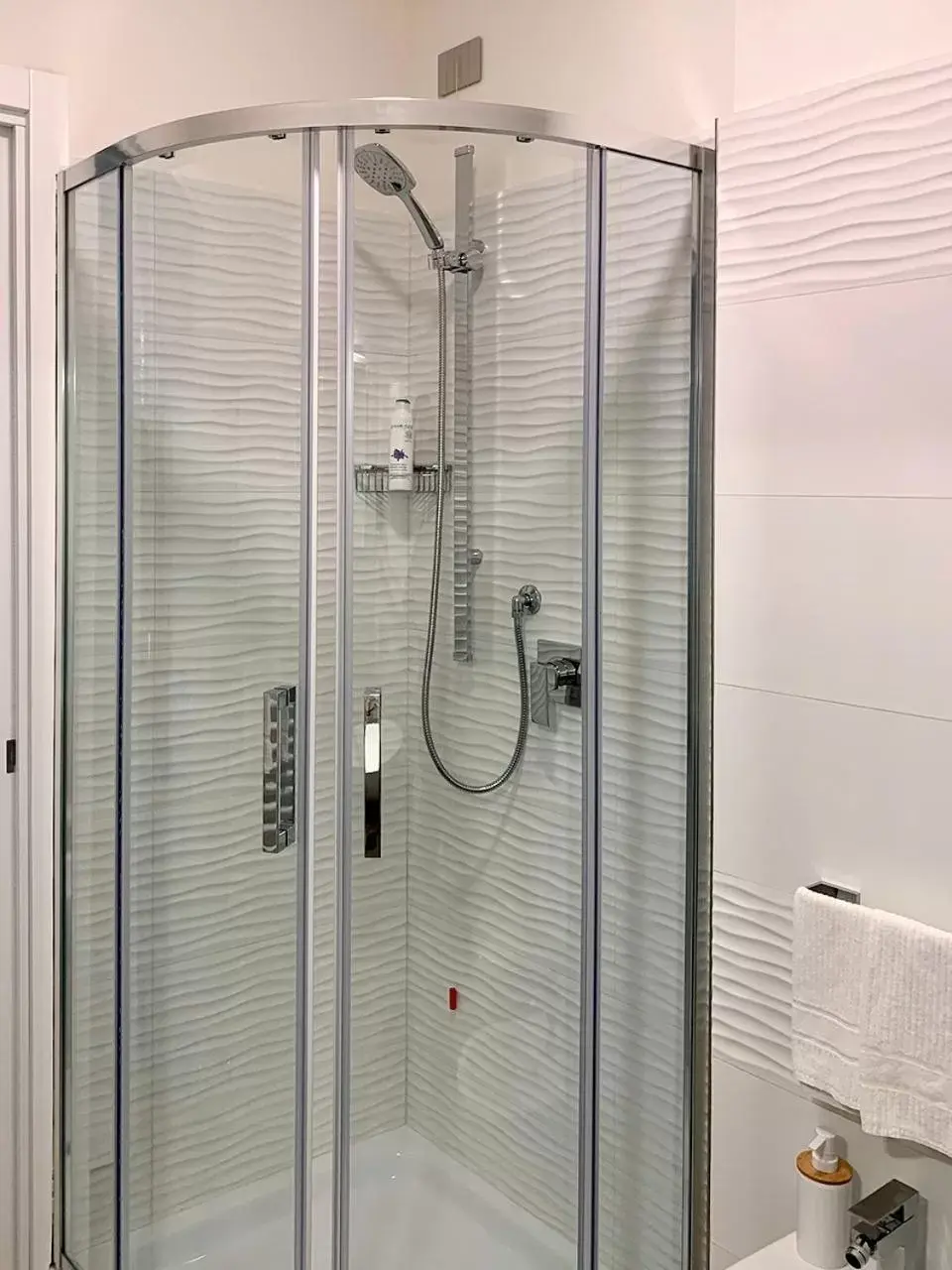 Shower, Bathroom in B&B Villa Paradiso