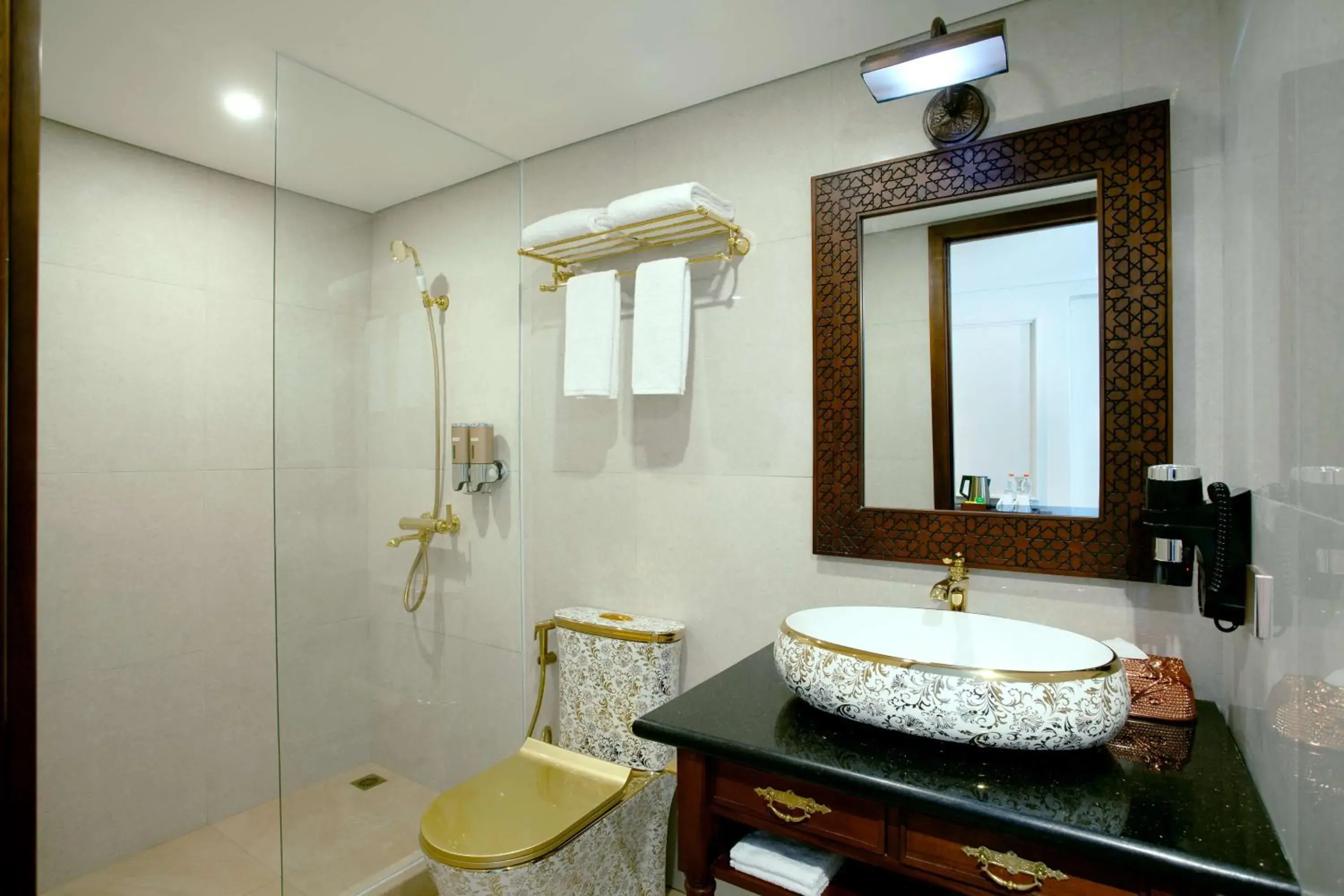 Bathroom in Alhambra Hotel & Convention, BW Signature Collection