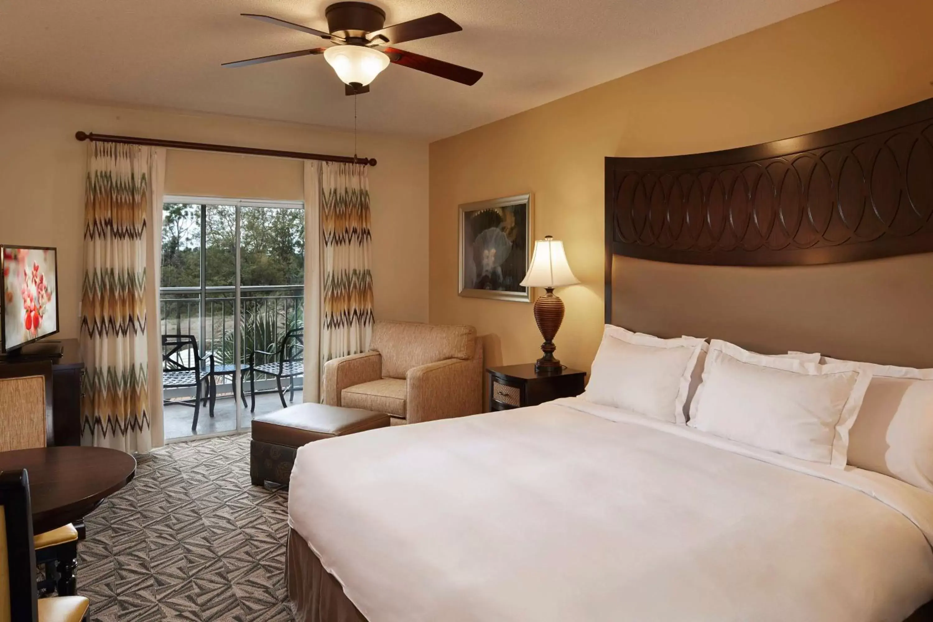 Bedroom, Bed in Hilton Grand Vacations Club SeaWorld Orlando